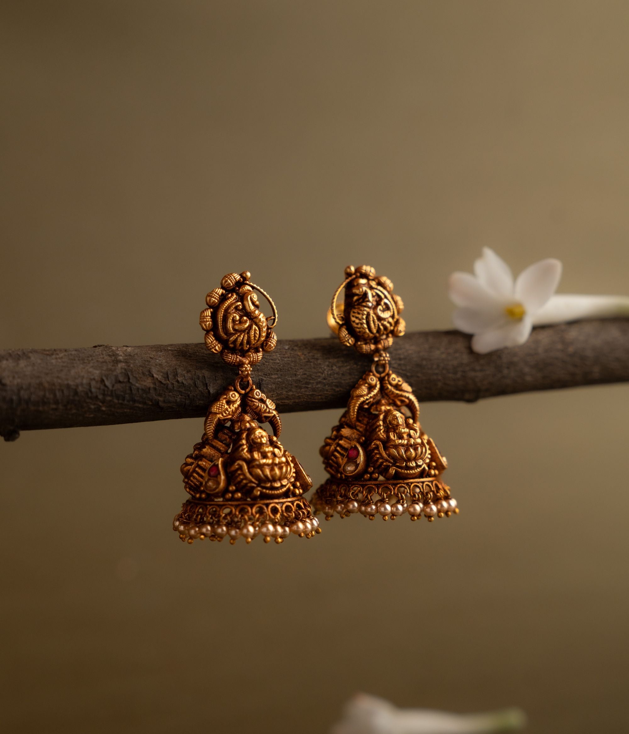 Exquisite-silver-jewellery-earrings-Chennai.jpg