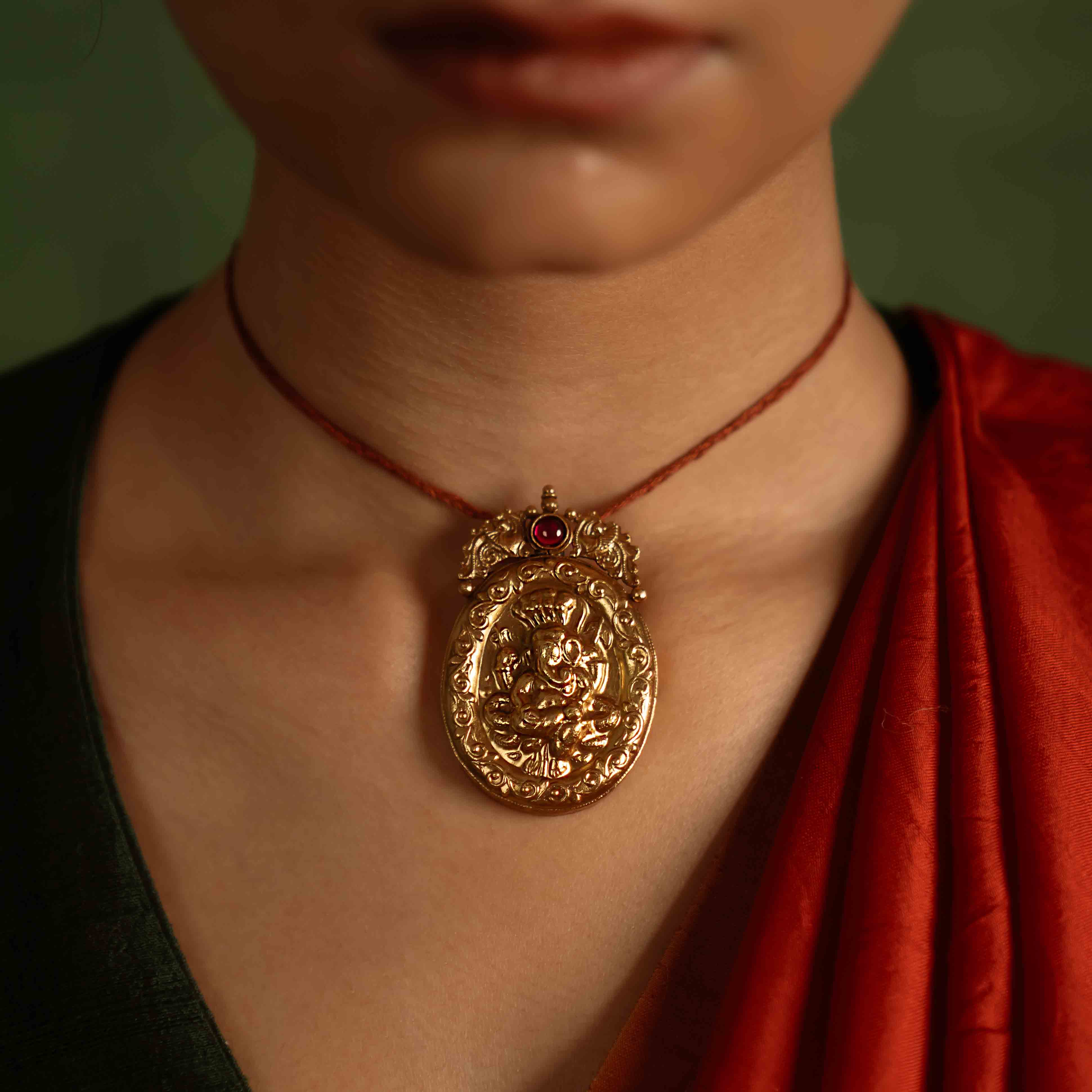 Sacred beauty. Malati pendant: Gold-plated silver featuring temple motifs, embodying the essence of India's rich heritage. A classic keepsake for eternity.