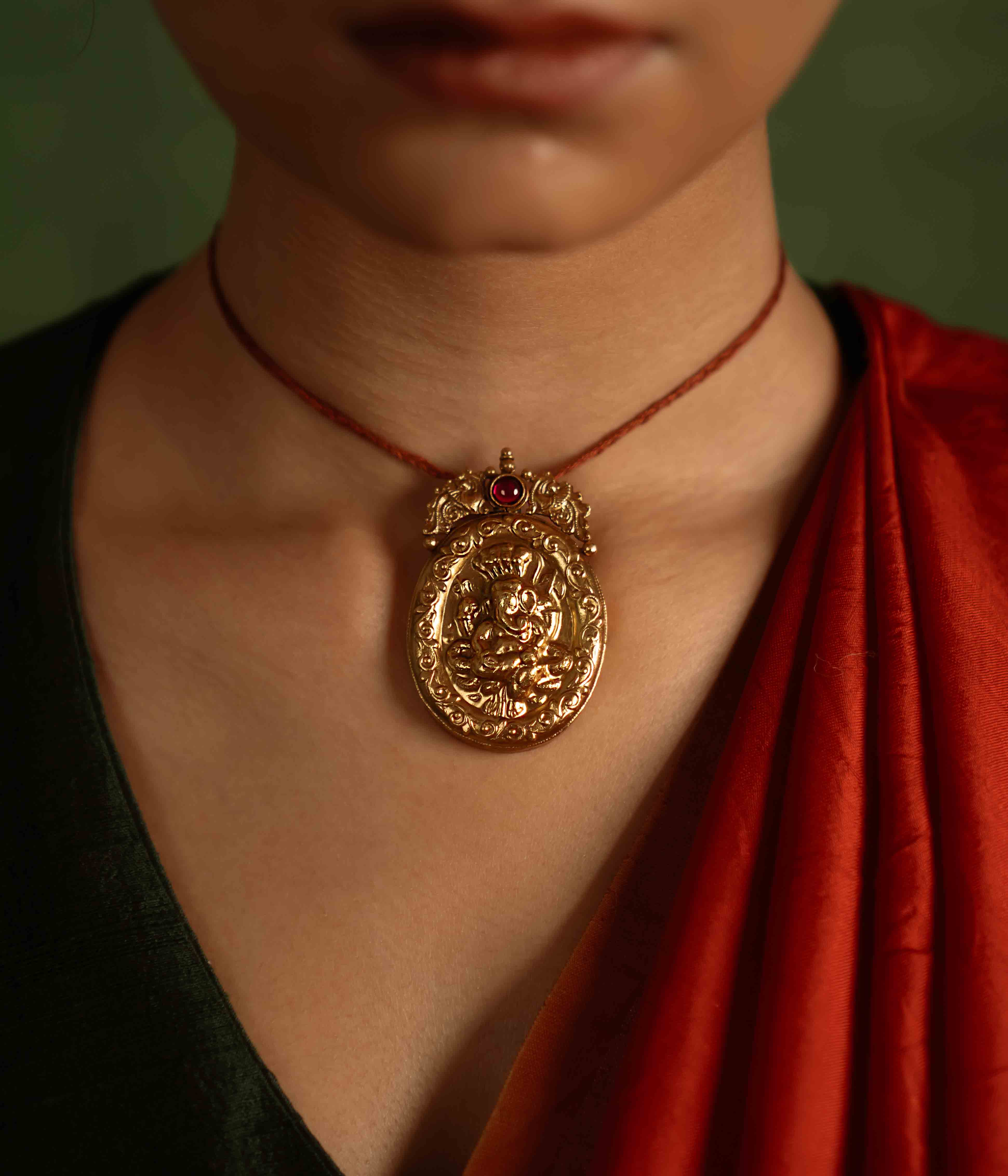 Sacred beauty. Malati pendant: Gold-plated silver featuring temple motifs, embodying the essence of India's rich heritage. A classic keepsake for eternity.