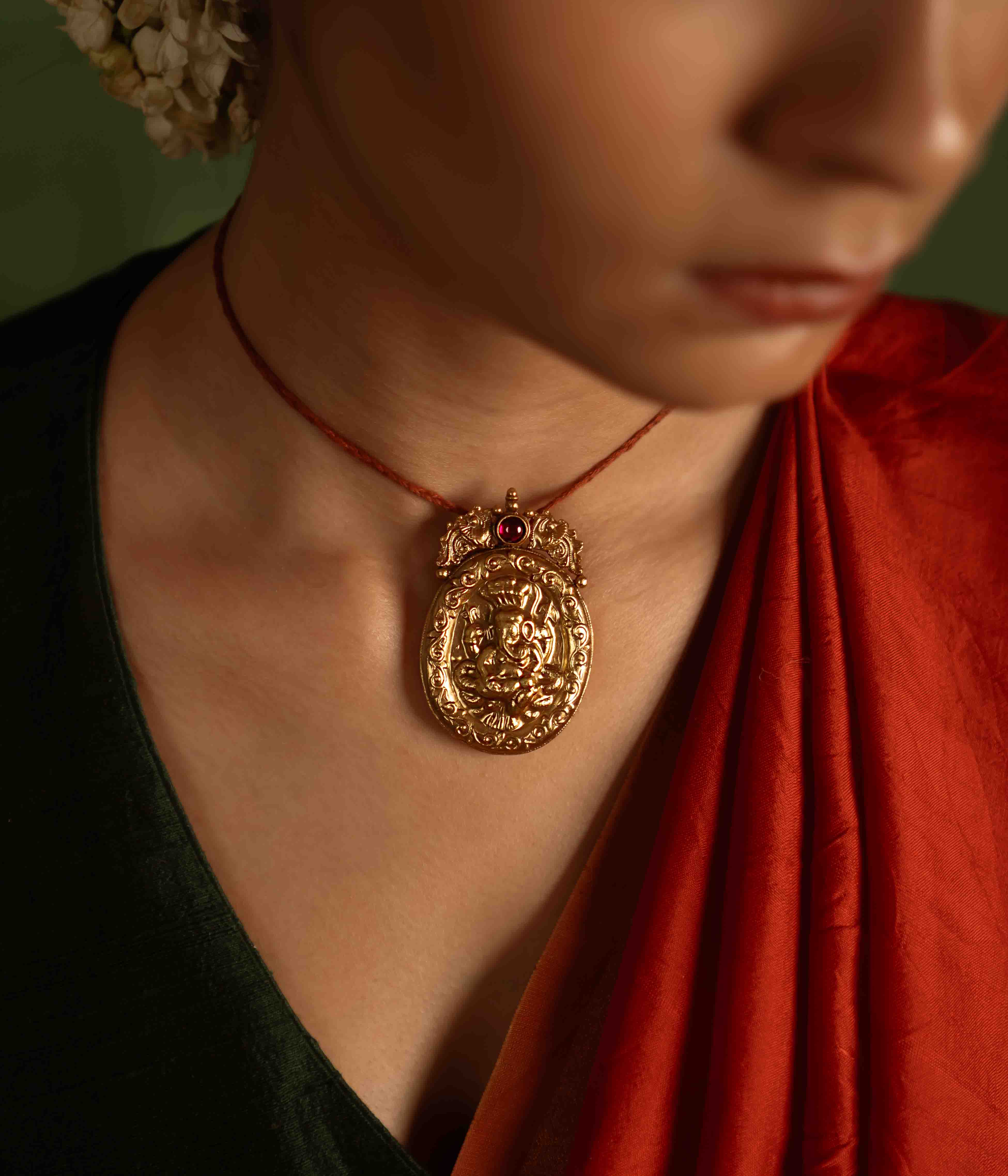 Sacred beauty. Malati pendant: Gold-plated silver featuring temple motifs, embodying the essence of India's rich heritage. A classic keepsake for eternity.