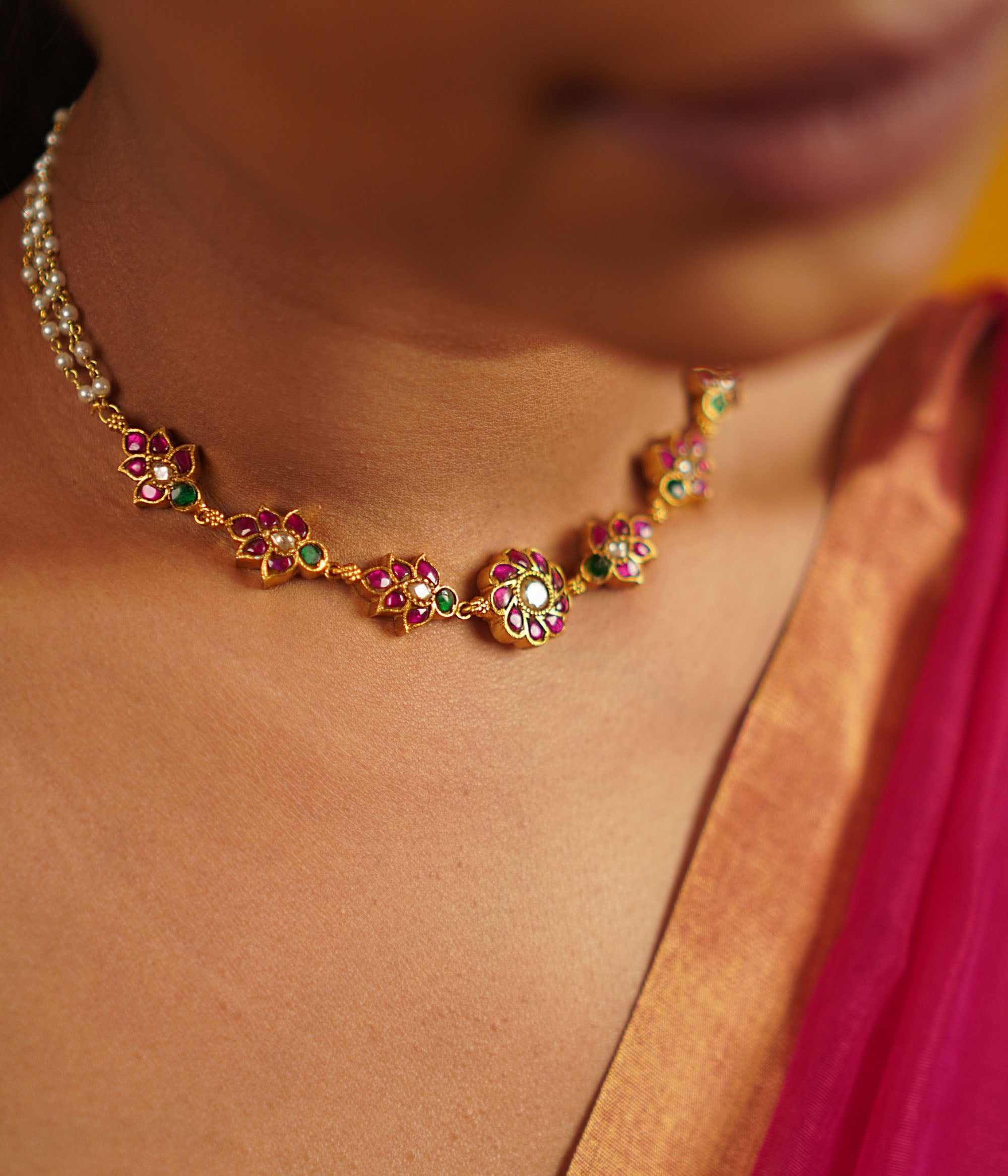 The Primrose choker, meticulously crafted in gold-plated silver, seamlessly merges traditional artistry with contemporary simplicity. An ideal adornment for the modern woman.