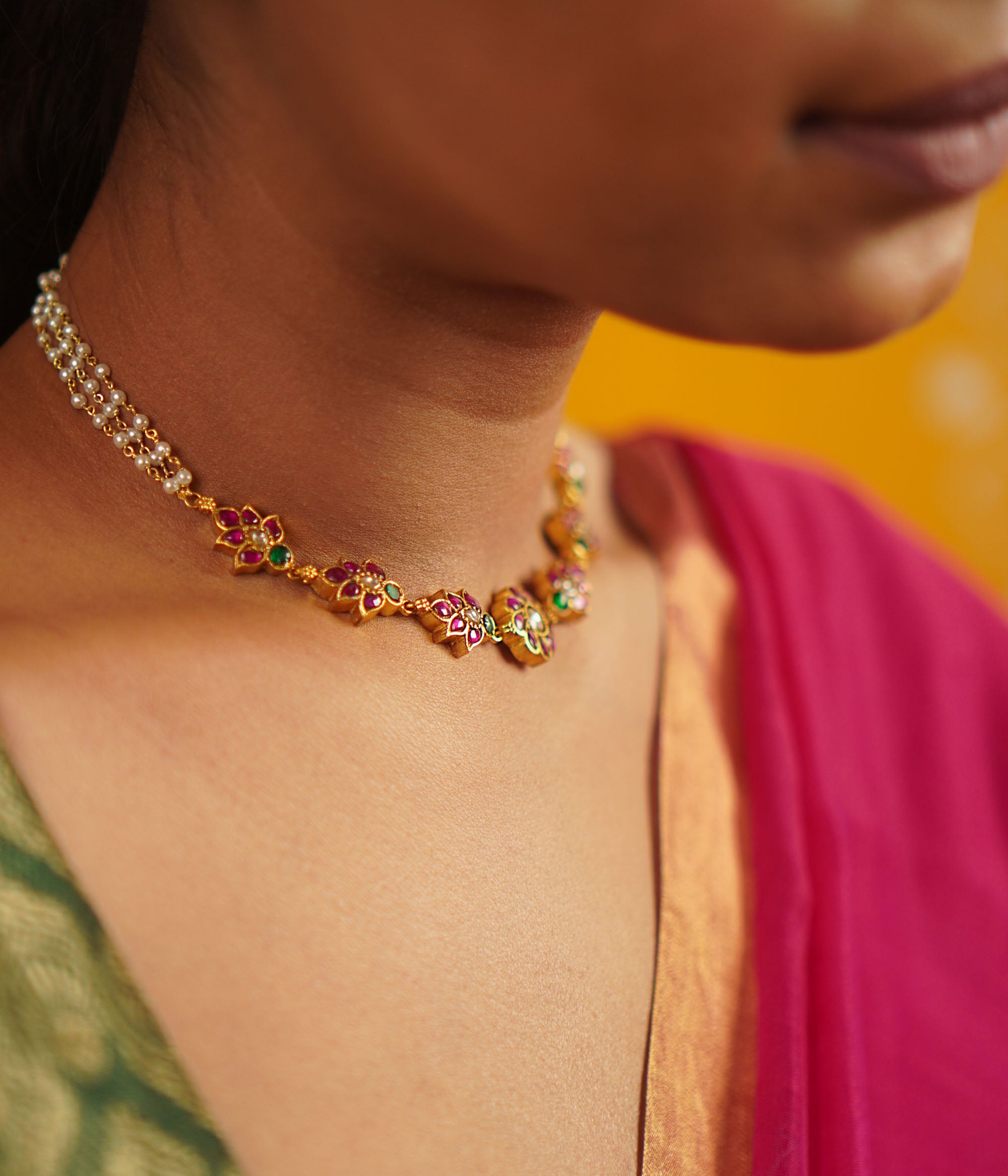 The Primrose choker, meticulously crafted in gold-plated silver, seamlessly merges traditional artistry with contemporary simplicity. An ideal adornment for the modern woman.