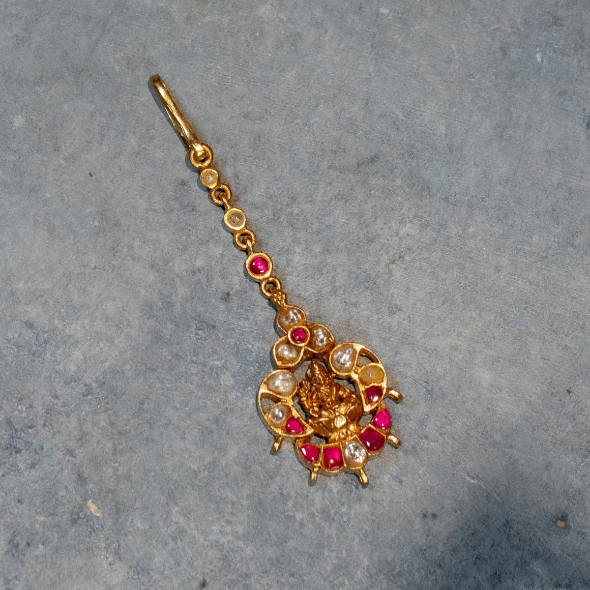 Rema Kundan Tikka