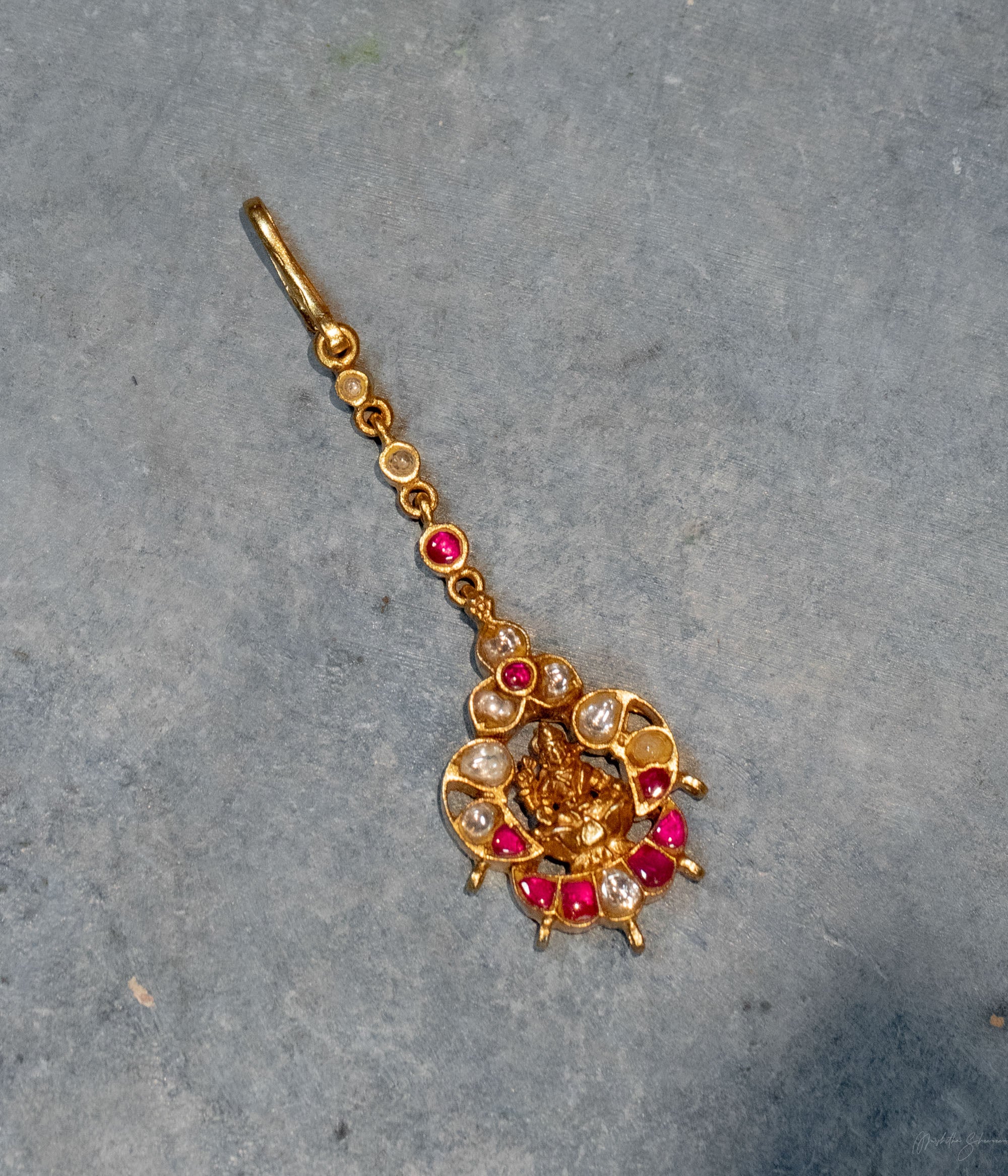 Rema Kundan Tikka