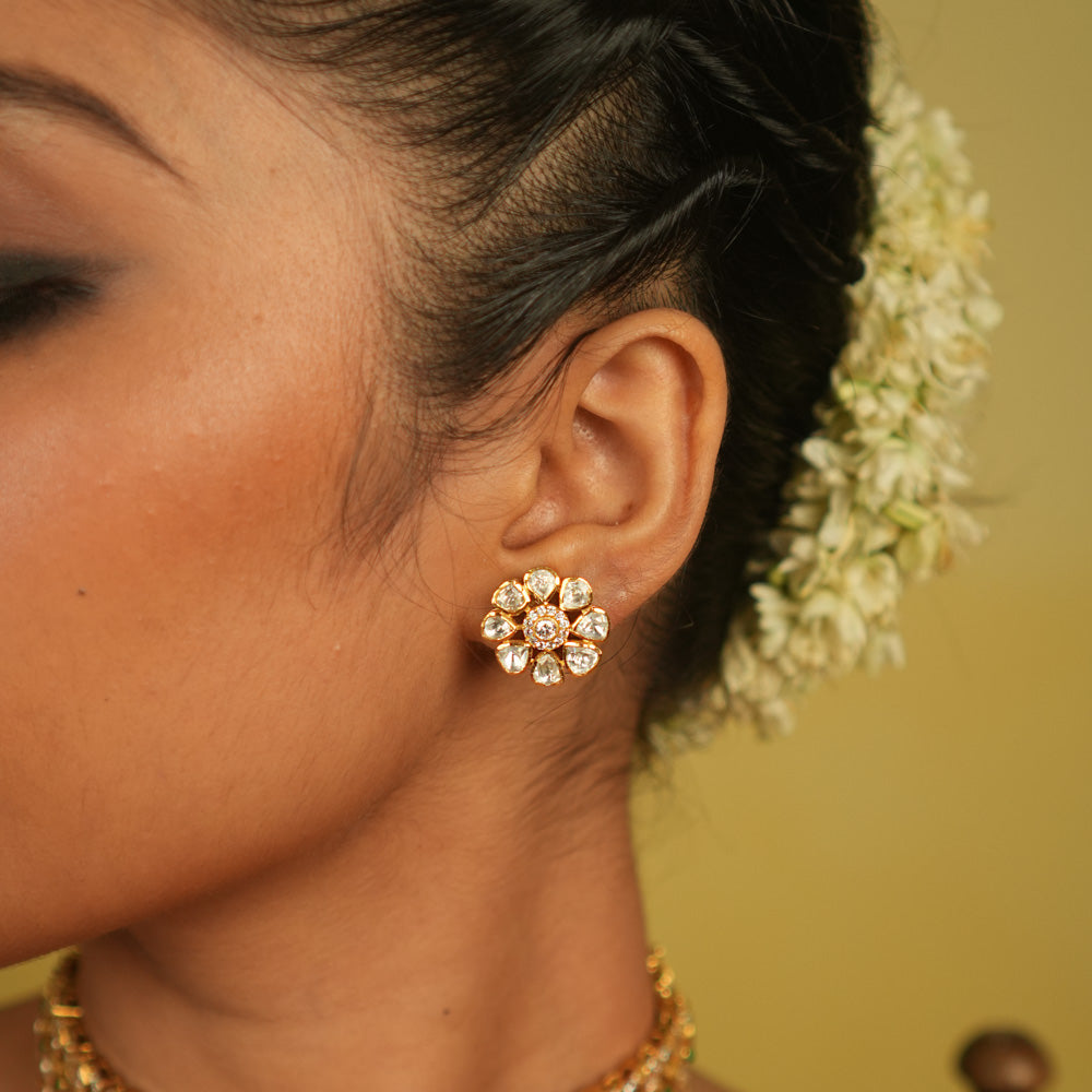 Floral whispers reborn! Minimal Polki stud earring blossoms with timeless grace, a cherished gem for the minimalist connoisseur.