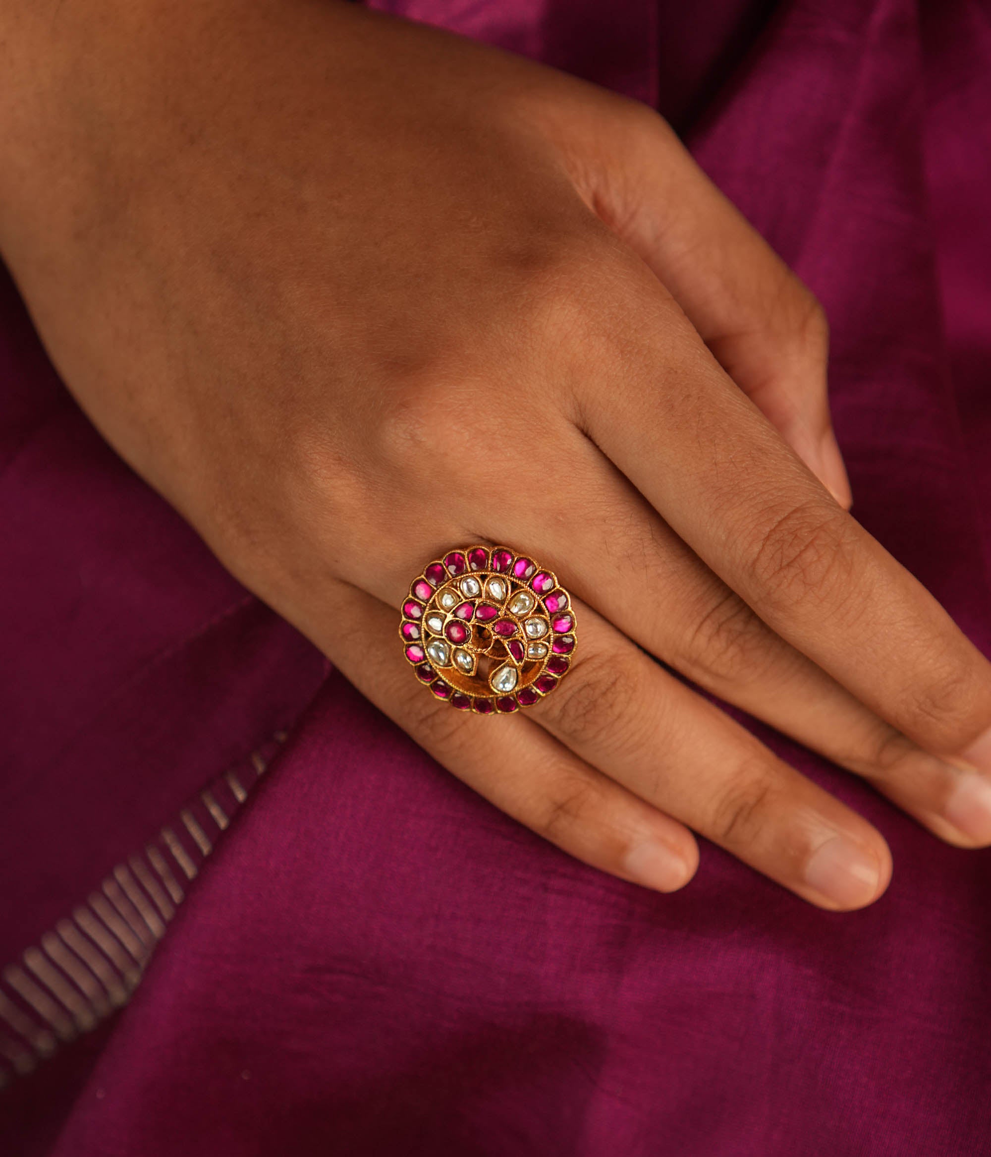 Winged elegance! This bird-shaped Kundan ring shimmers with red and white stones, capturing the beauty of nature in a dazzling embrace.