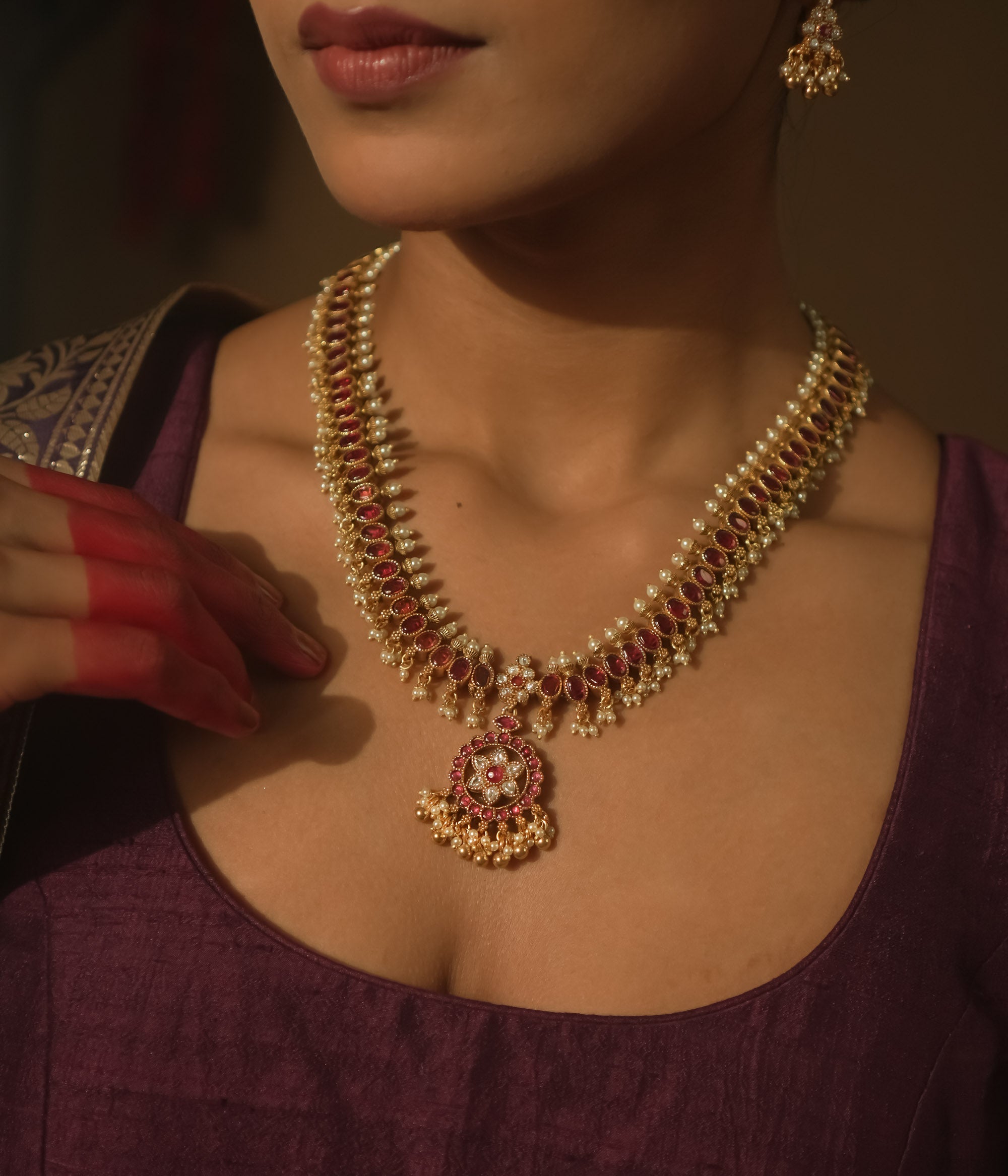 Reversible necklace with pink and emerald Kundan, with pearls.