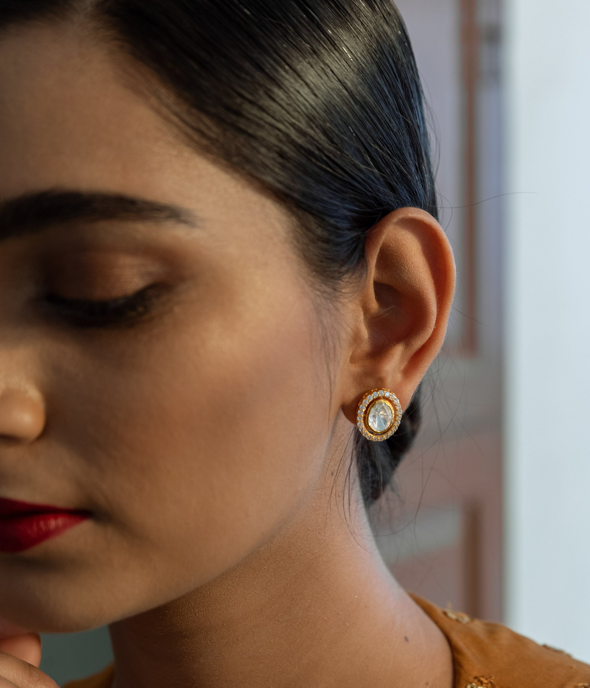 Sia Oval Classic Earrings