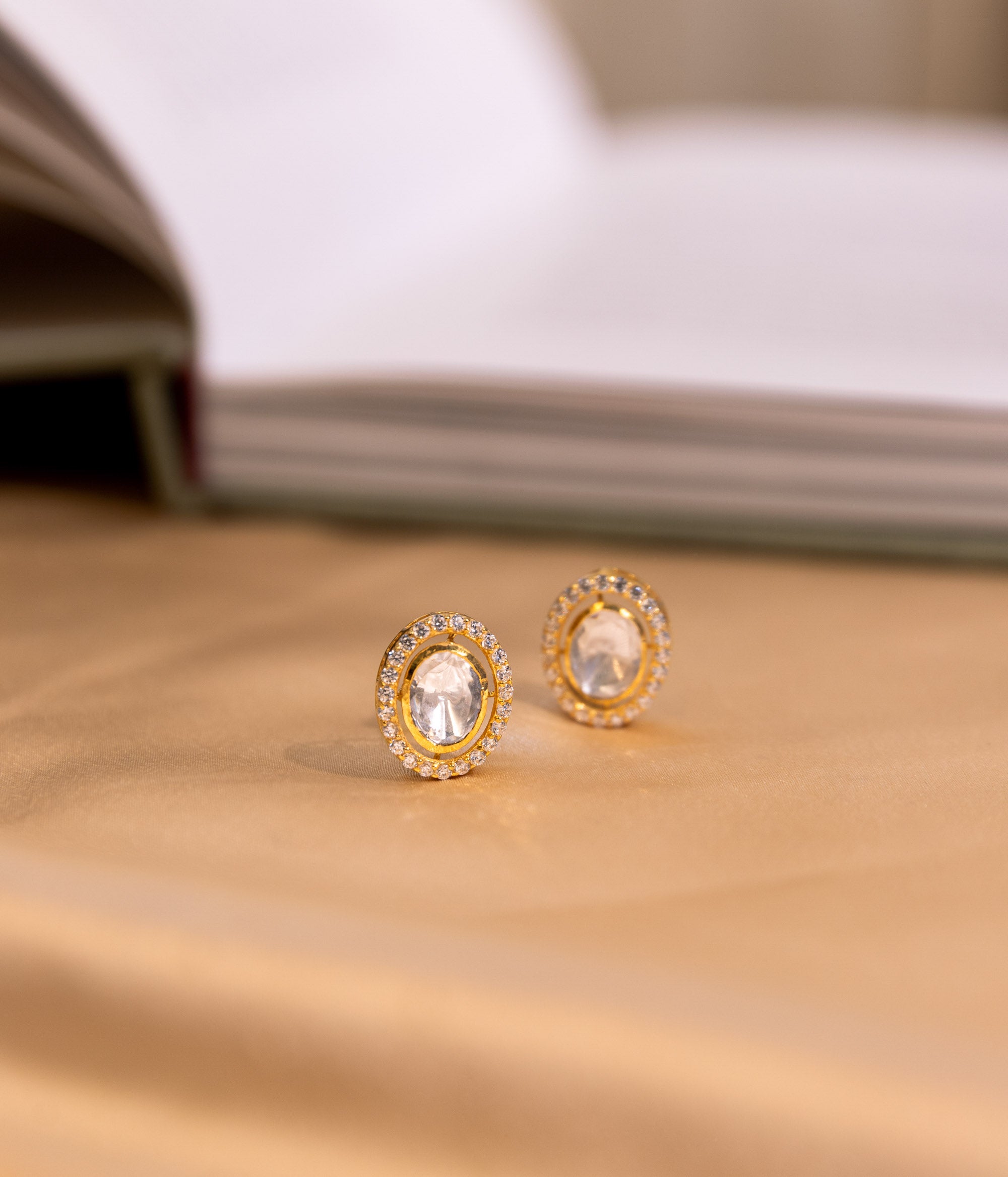 Sia Oval Classic Earrings