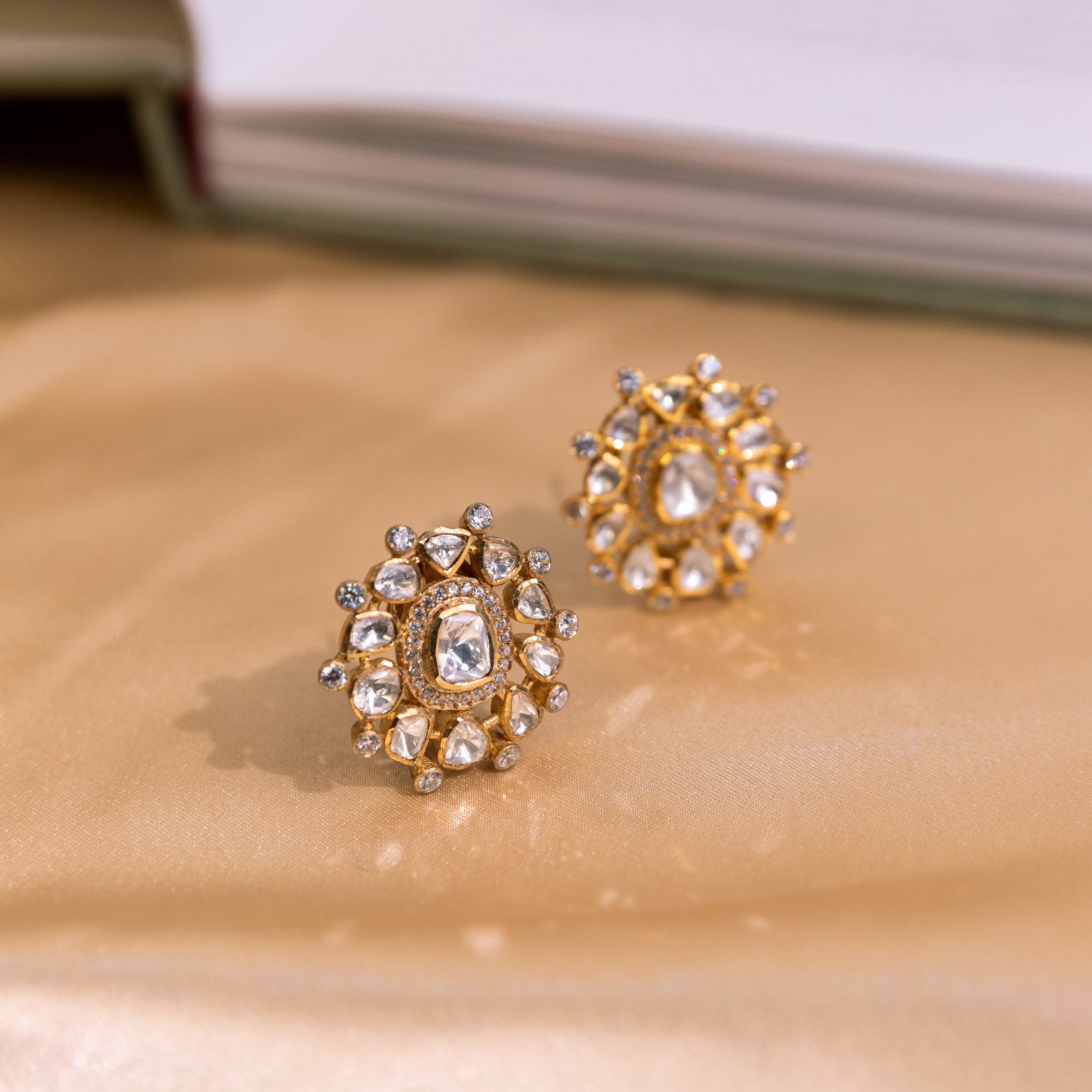 Sia Traditional Minimal Moissanite White Studs