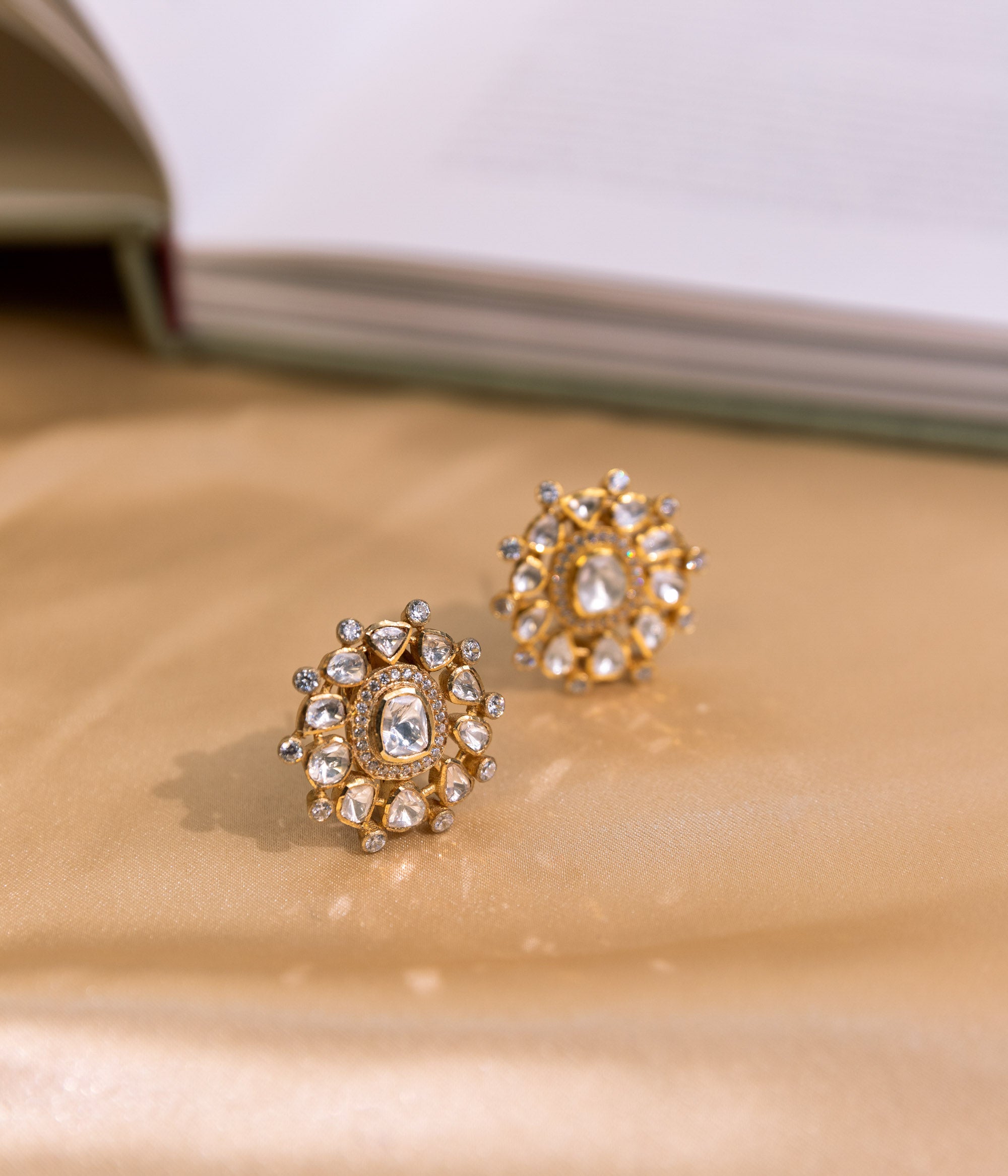 Sia Traditional Minimal Moissanite White Studs