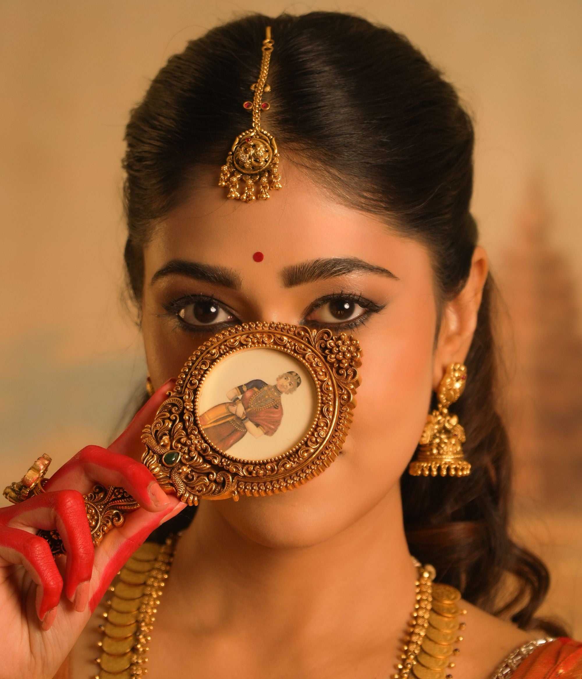 Luxury-silver-jewellery-frame-Chennai.jpg