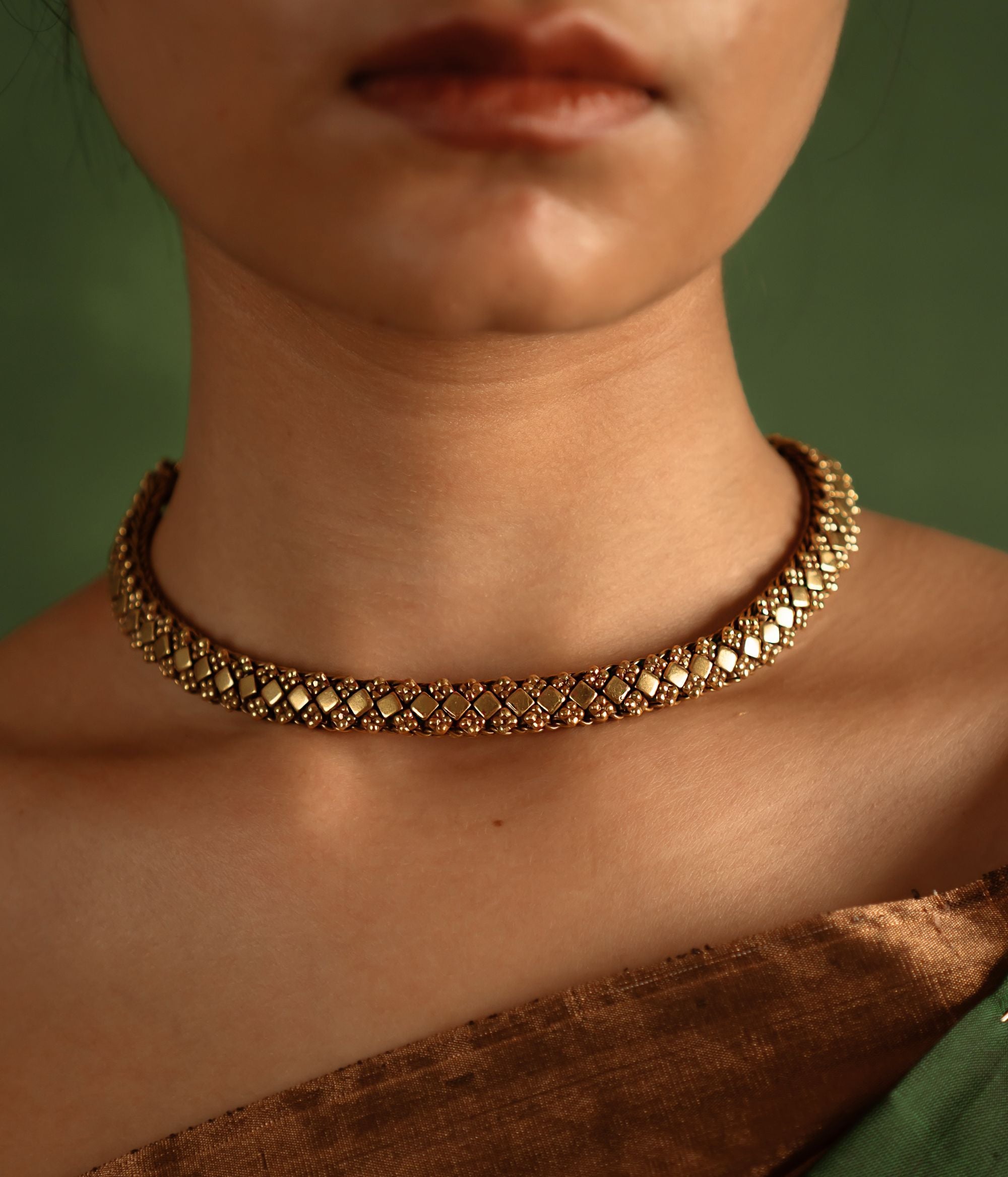 The Sumitra Necklace, a true masterpiece of enduring elegance and luxury. Every meticulously crafted link narrates stories of royal heritage and tradition, capturing the grandeur of India’s cultural legacy.