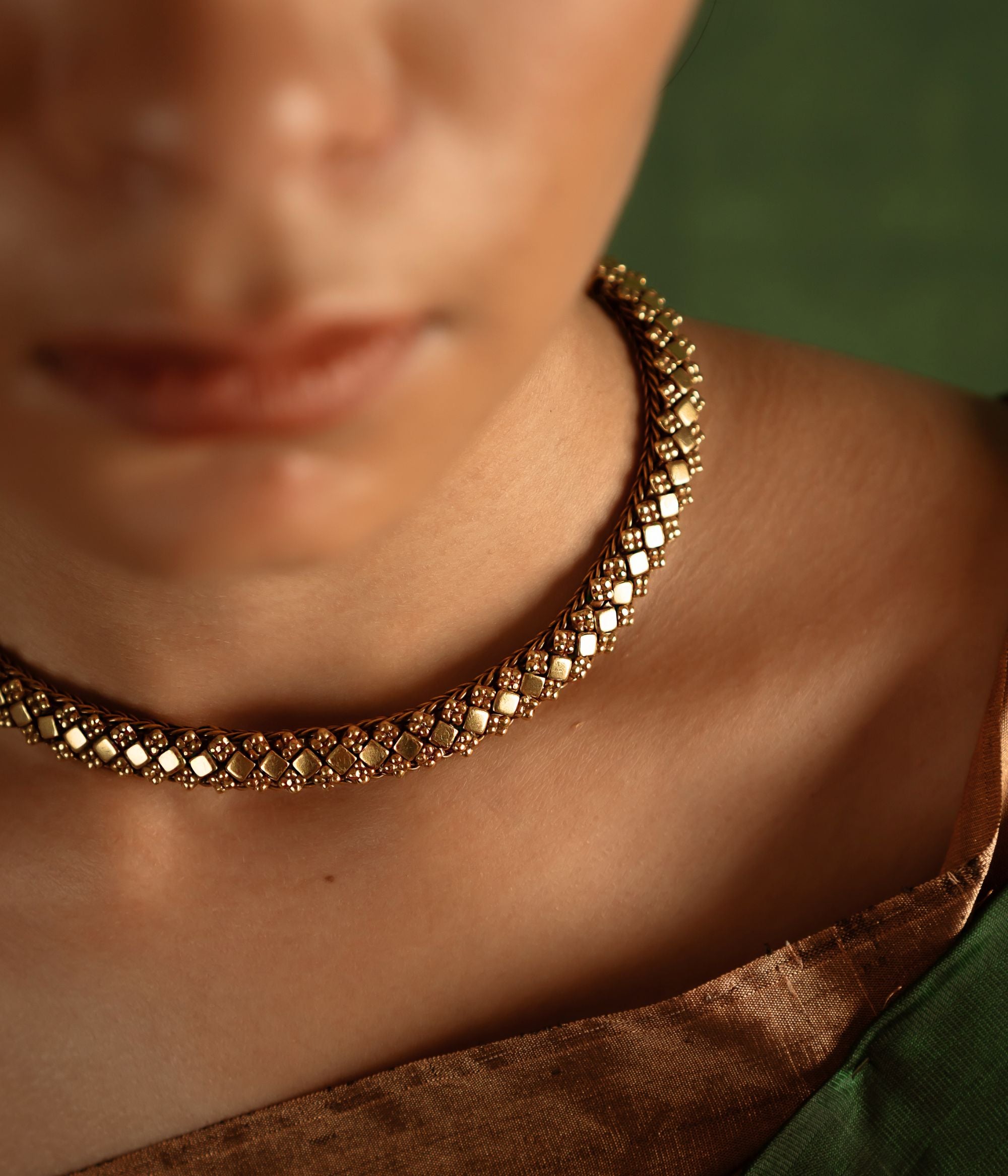 The Sumitra Necklace, a true masterpiece of enduring elegance and luxury. Every meticulously crafted link narrates stories of royal heritage and tradition, capturing the grandeur of India’s cultural legacy.