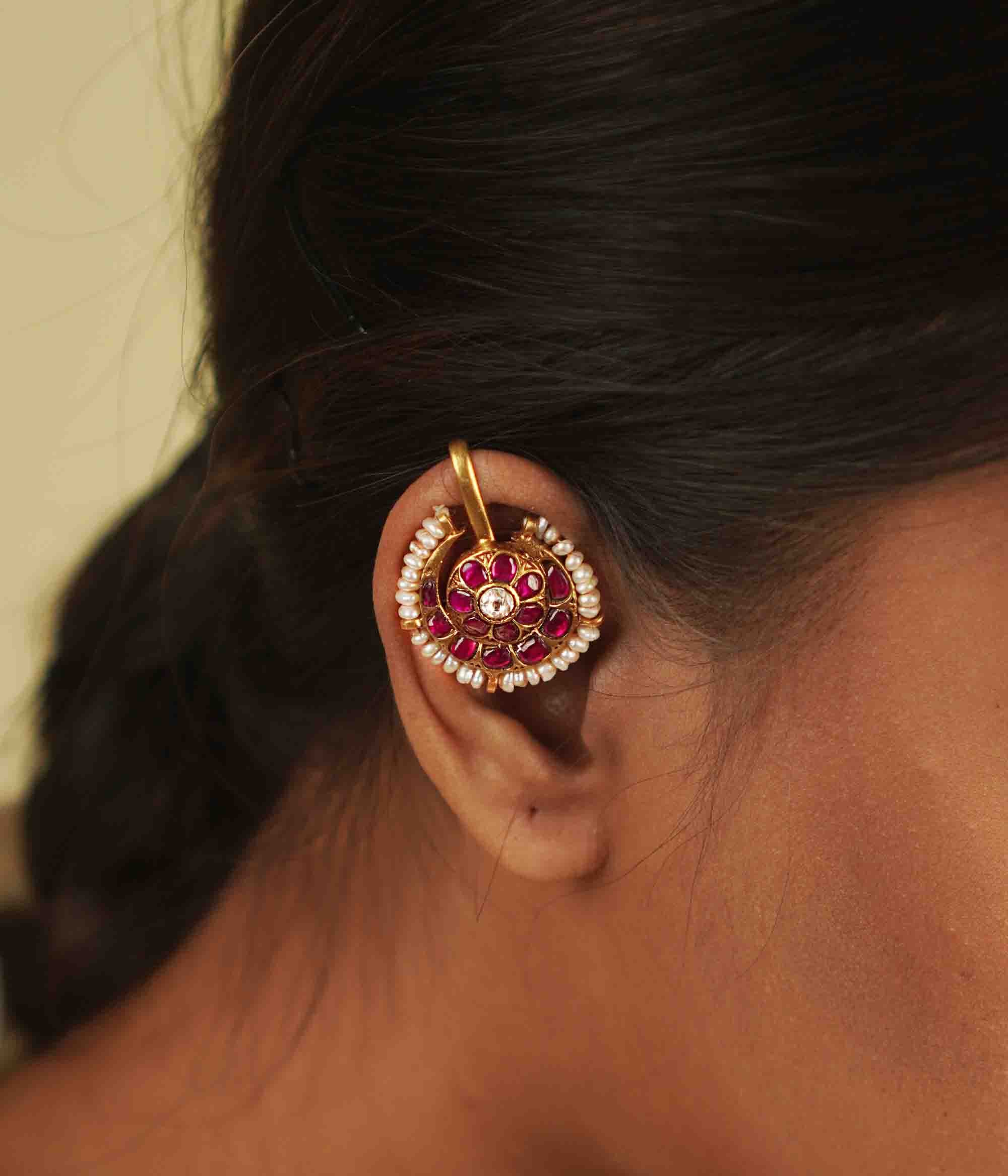 Boho elegance! Aashka Bugadi: Gold-plated floral motifs, kundans, and pearls blend vintage charm with a contemporary flair.