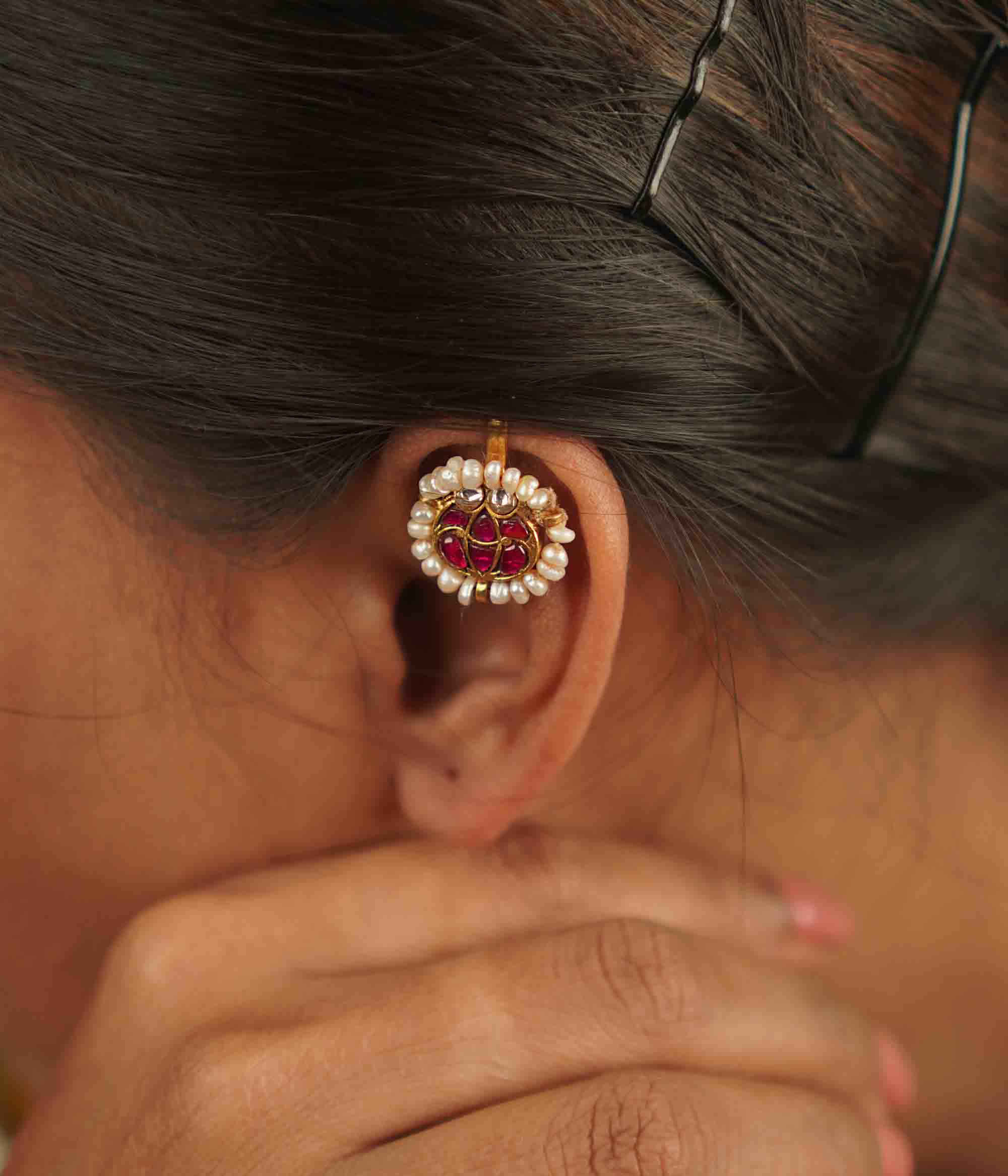 Golden radiance! Varali Bugadi: Delicate gold bars adorned with pink kundan florals and pearls, exuding timeless elegance with a modern touch.