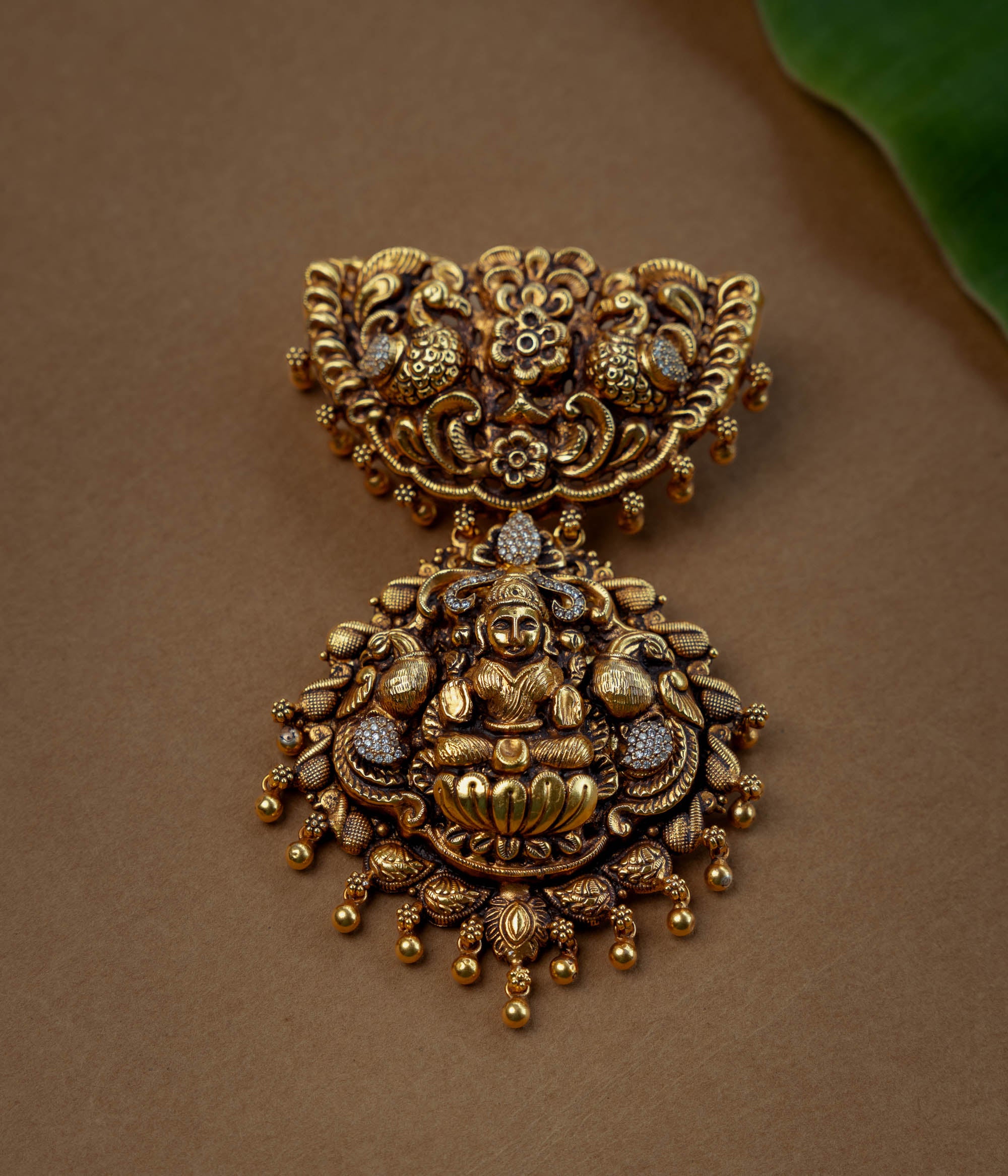 CZ stone temple pendant, glimmering circle