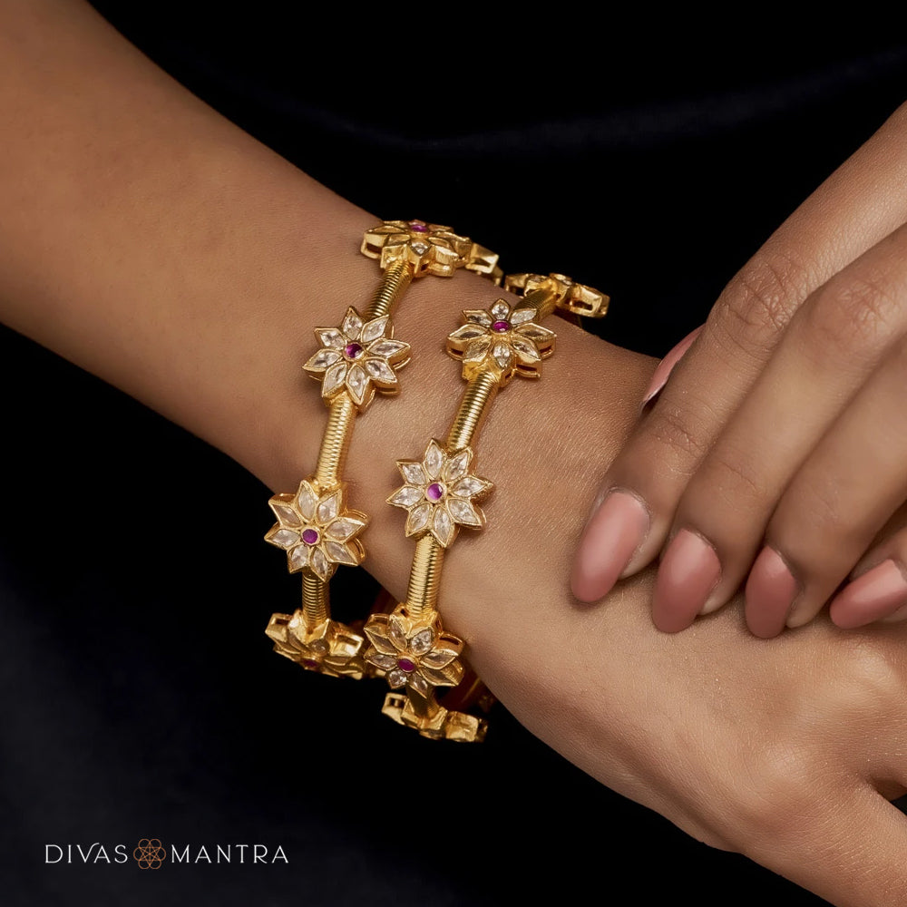 Vetchi Flower Bangle