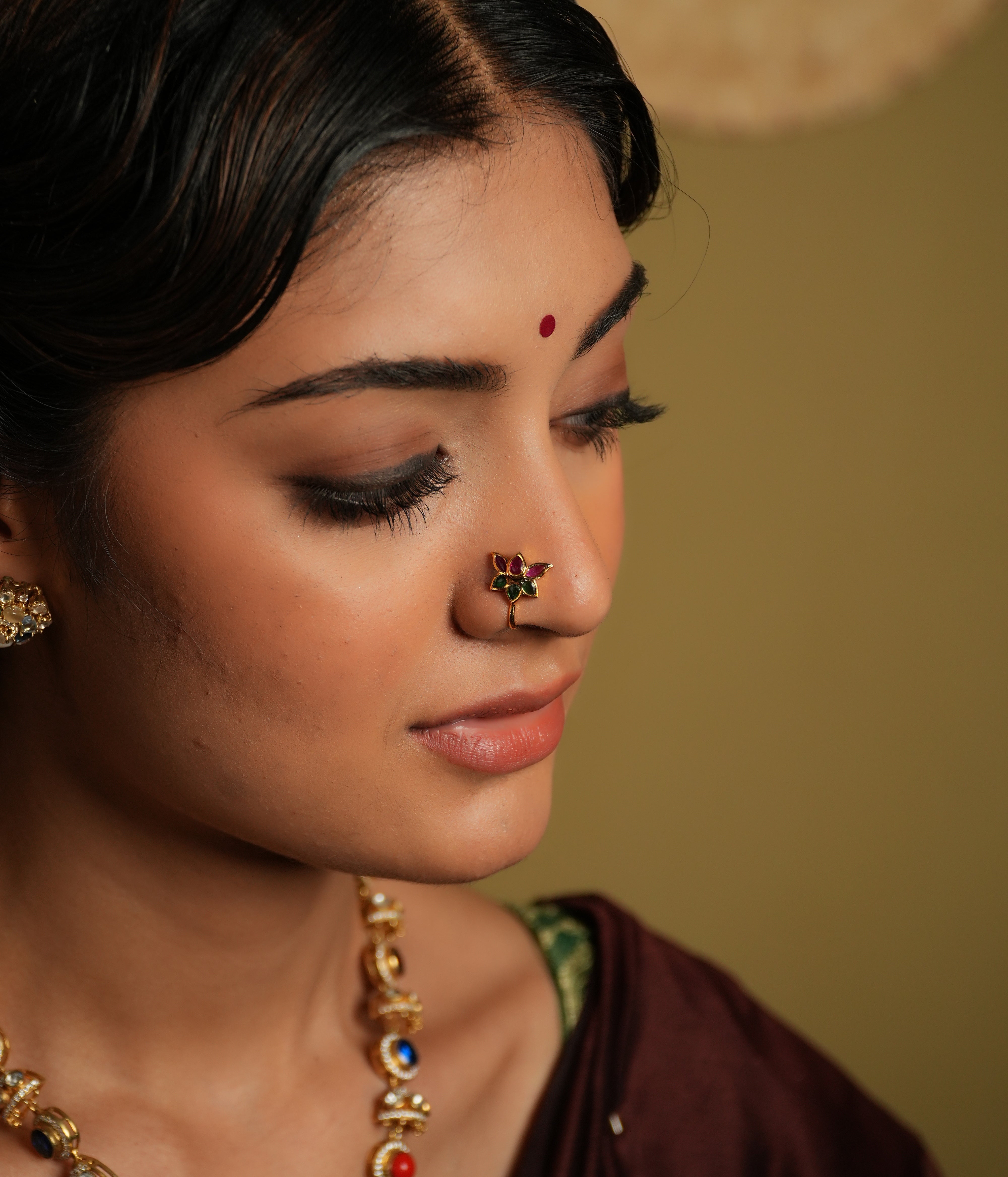 Accented with a delicate pink Kundan center, it adds a soft pop of color and radiance. Crafted from 925 silver, this nose stud offers a refined yet understated design that beautifully captures the essence of nature’s purity and beauty.