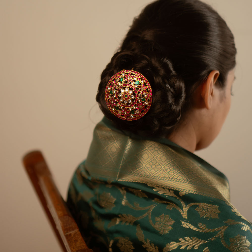 This exquisite hairpin, adorned with red, white, and green kundan stones, radiates timeless elegance. Handcrafted in gold-plated silver, it is a striking blend of tradition and sophistication.