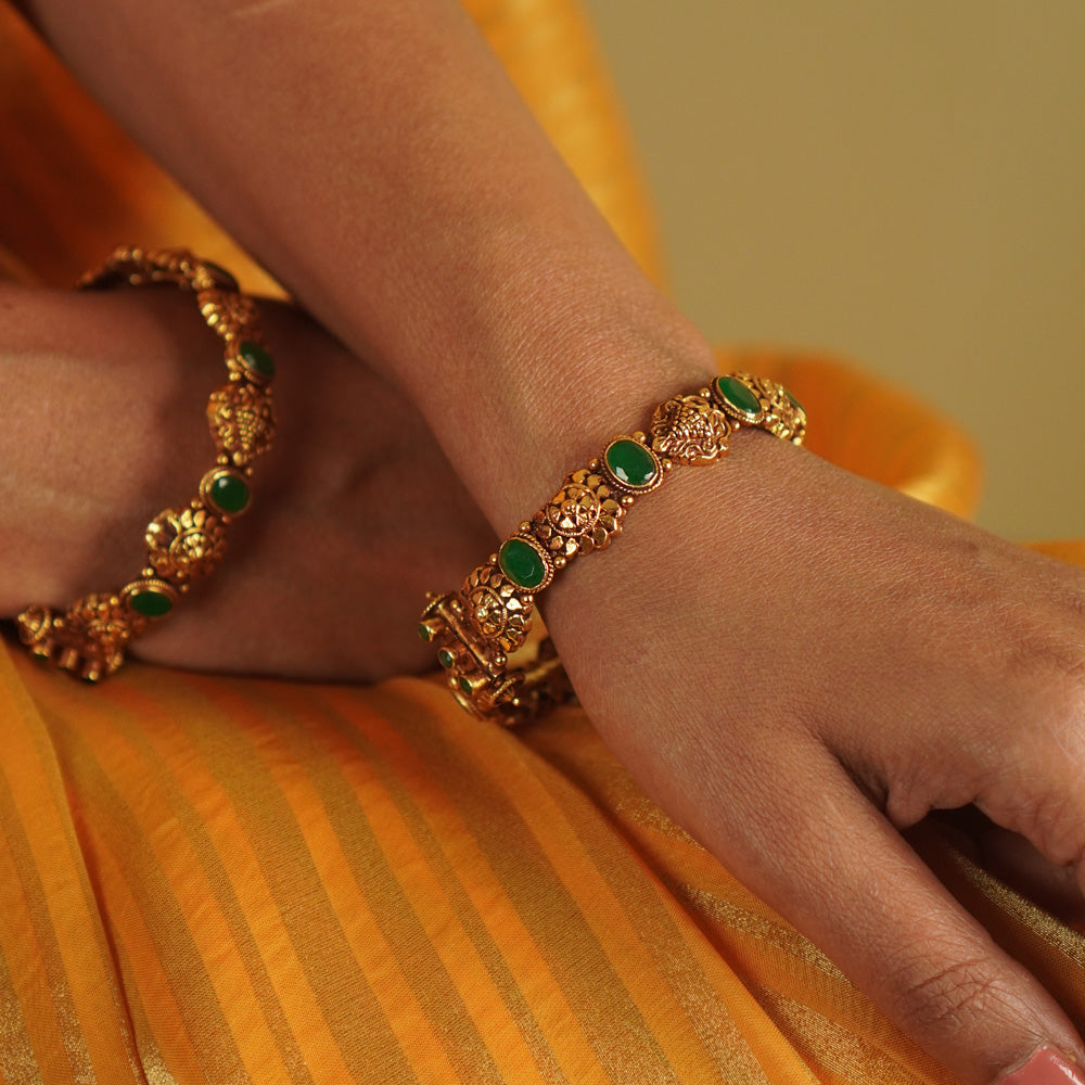 Handmade silver kada with green stone

