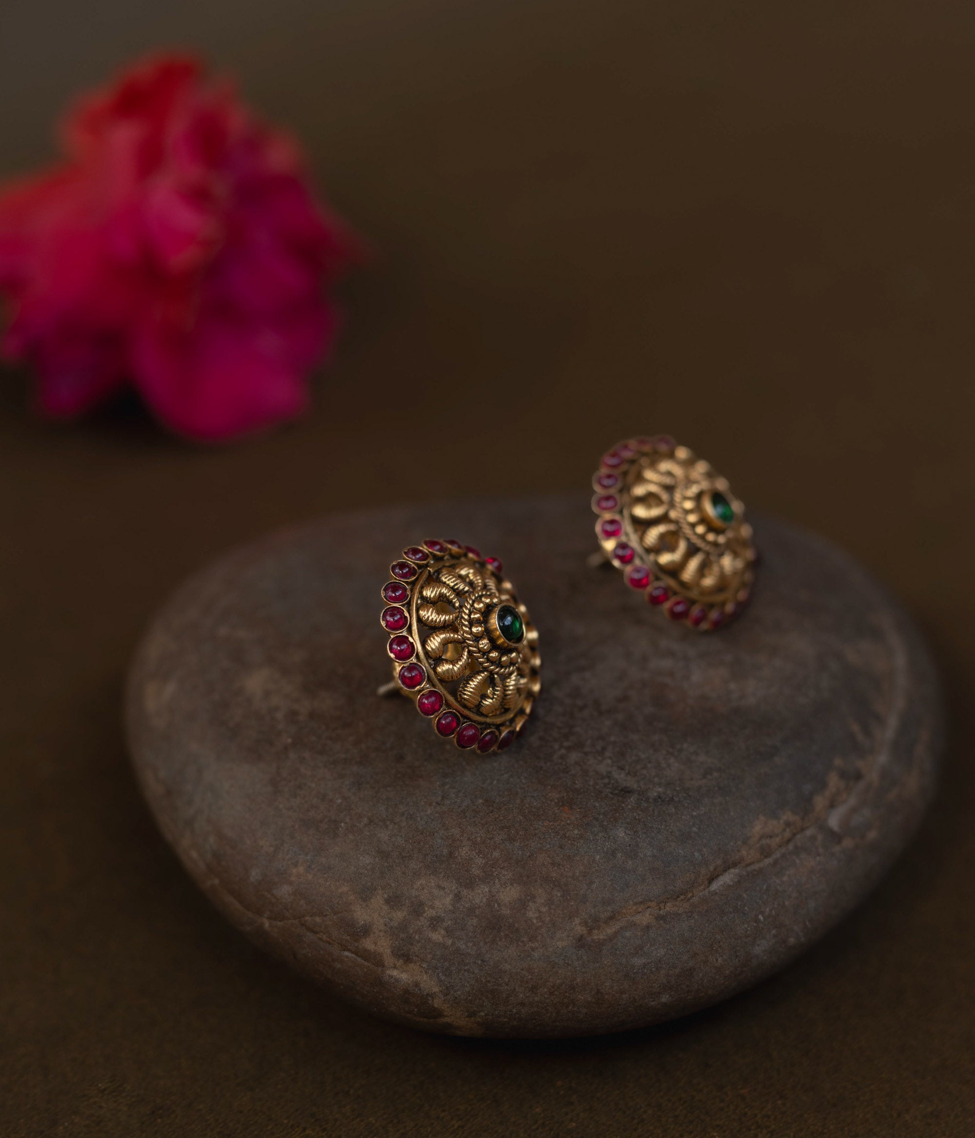 Mandala pattern silver earrings with Kemp stones for women