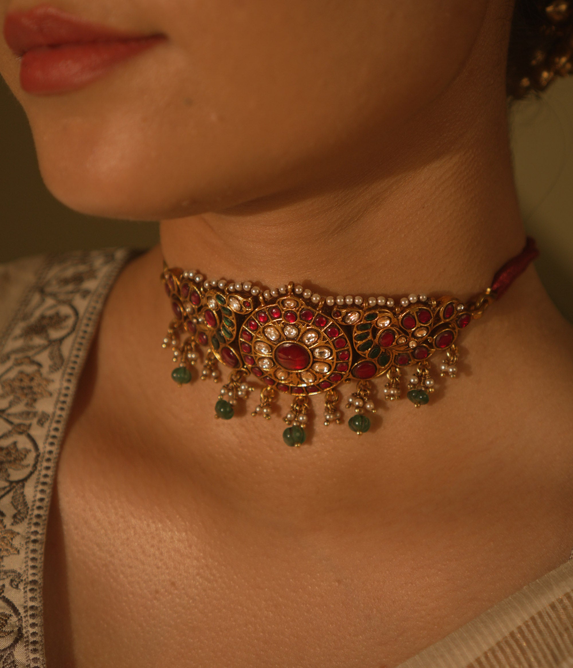 Minimalist choker with pink and green Kundan and pearls—elegant and serene, perfect for soft statements.