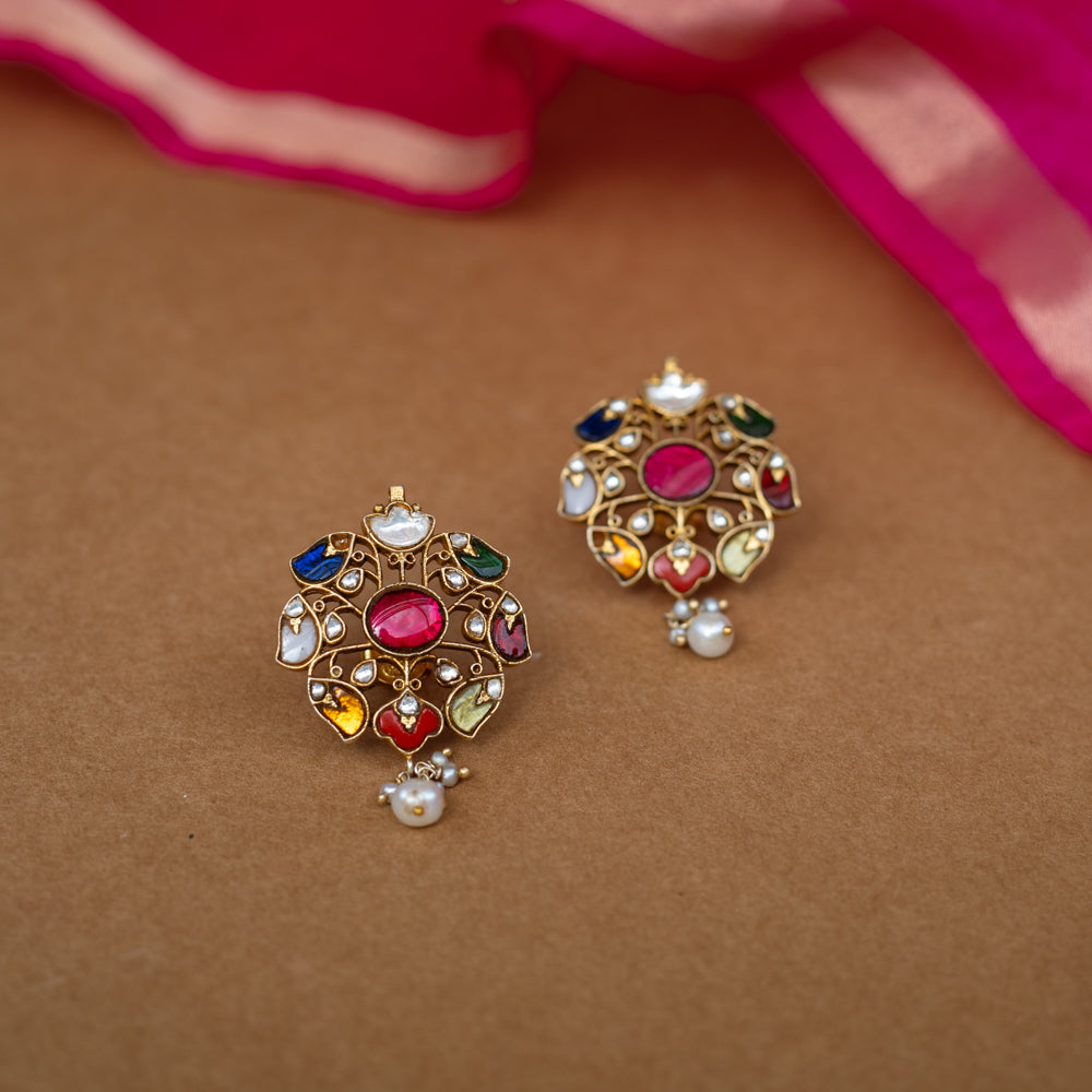 Floral Kundan earrings with a white Kundan design and a single pearl drop.