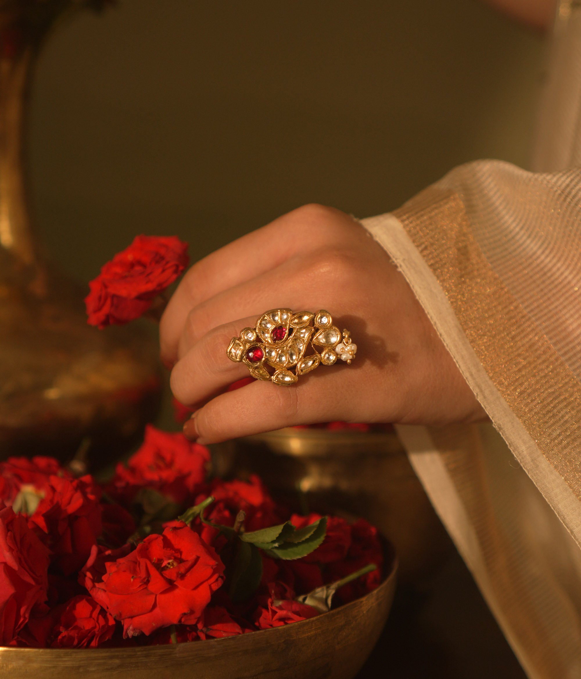  Peacock-inspired Kundan ring with pink-white stones and delicate pearls—vivid, artistic, and full of fantasy charm.