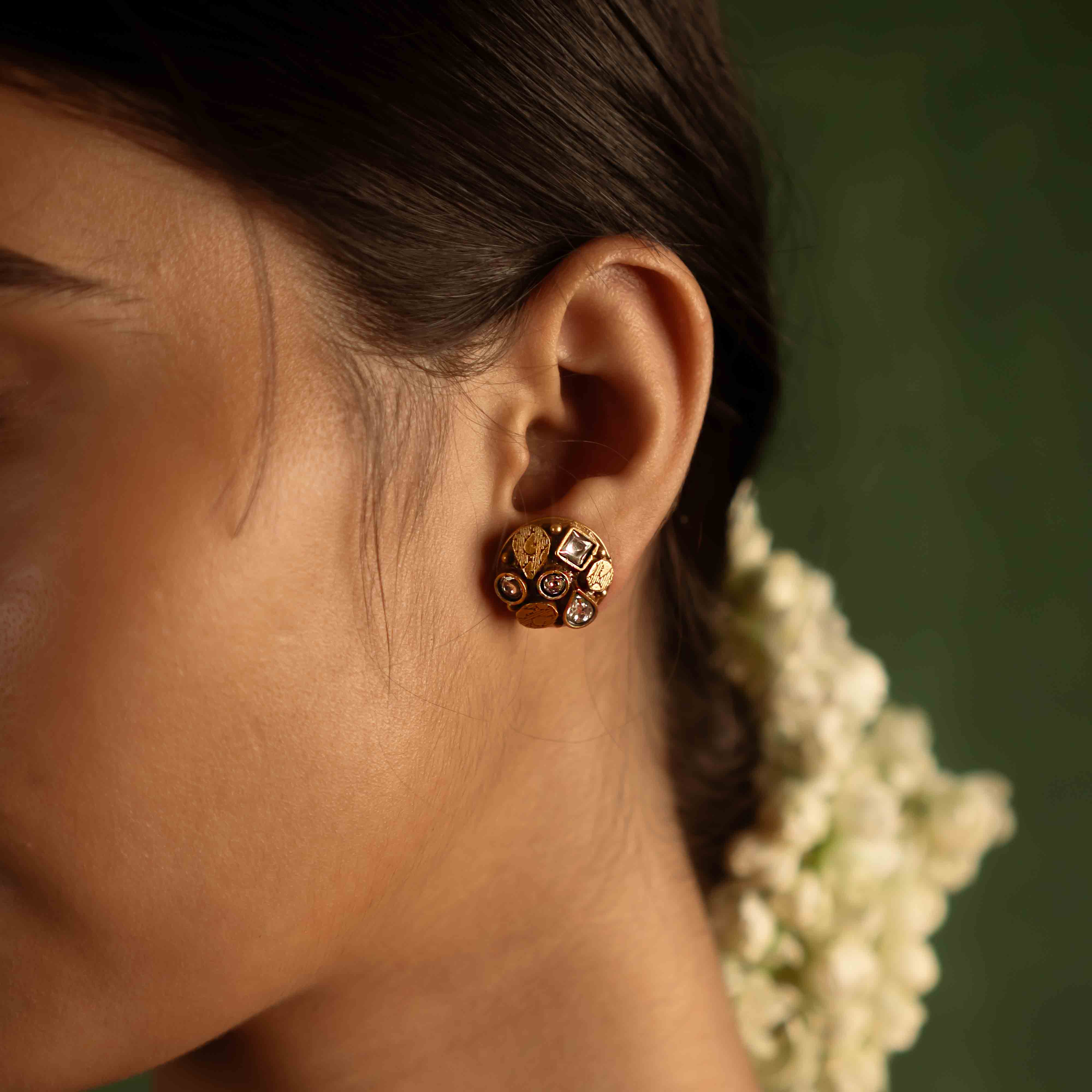 The Kaeya Earrings (gold-plated silver) radiate timeless elegance, with sparkling Polki stones that carry the whispers of heritage into the present.