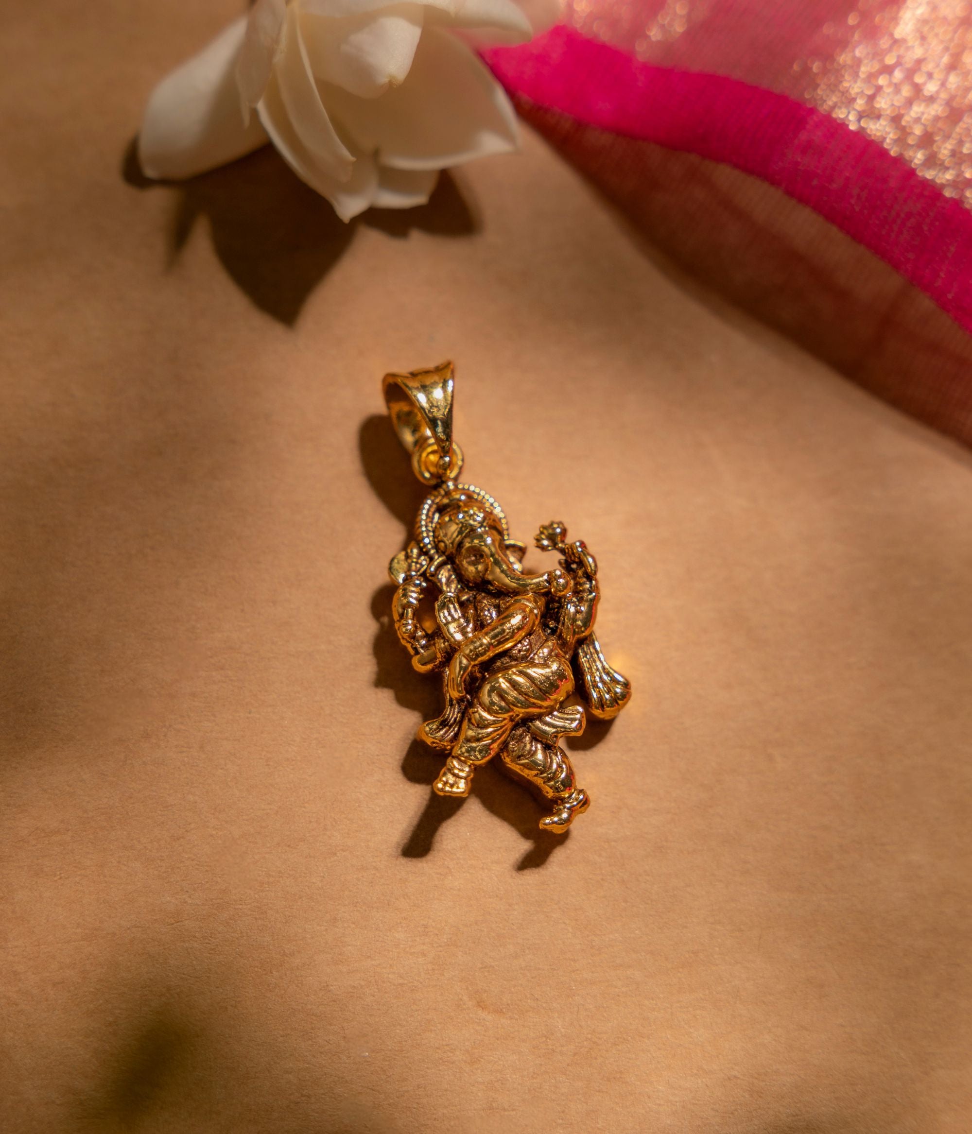 Handcrafted-silver-jewellery-pendant-Chennai.jpg