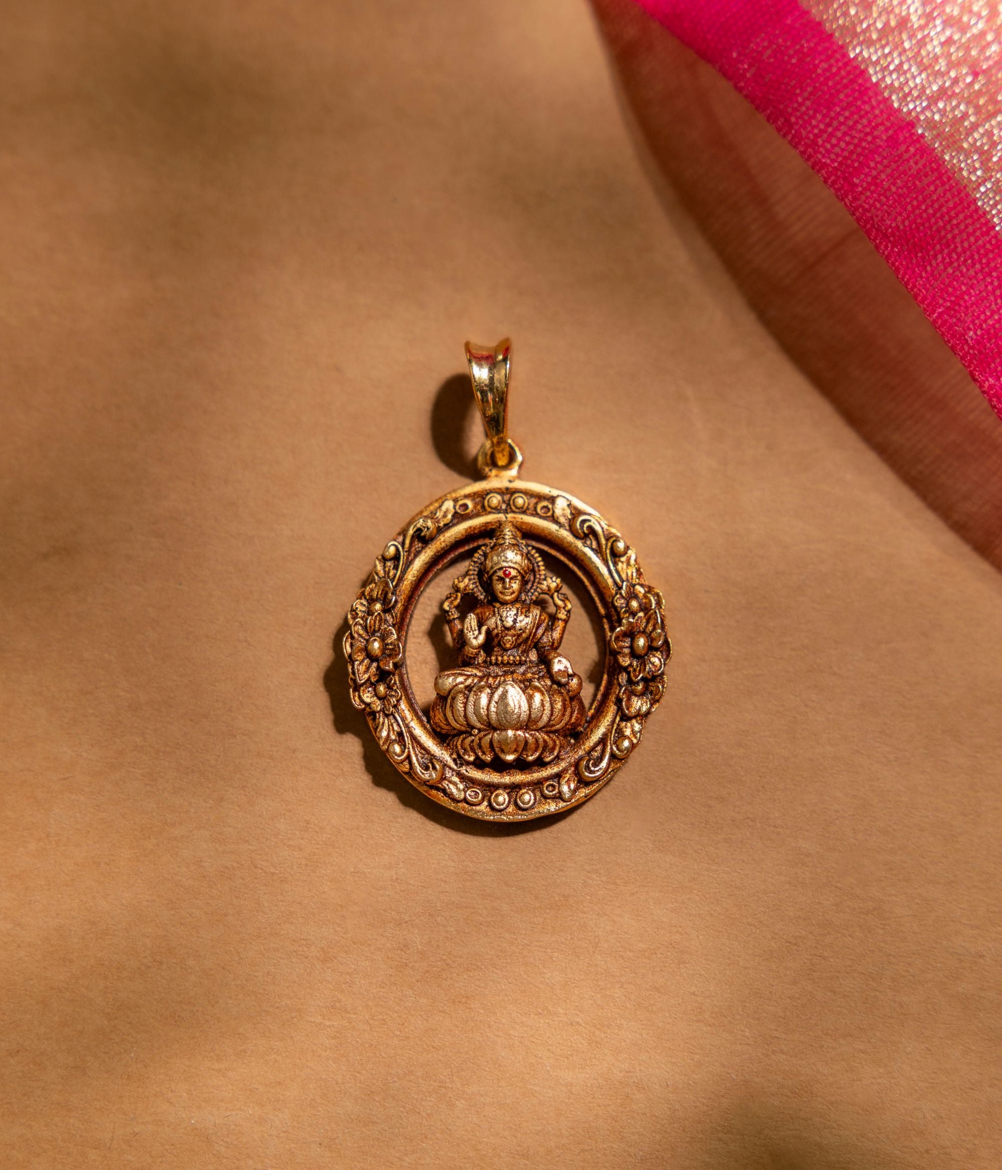 Luxury-silver-jewellery-pendant-Chennai.jpg