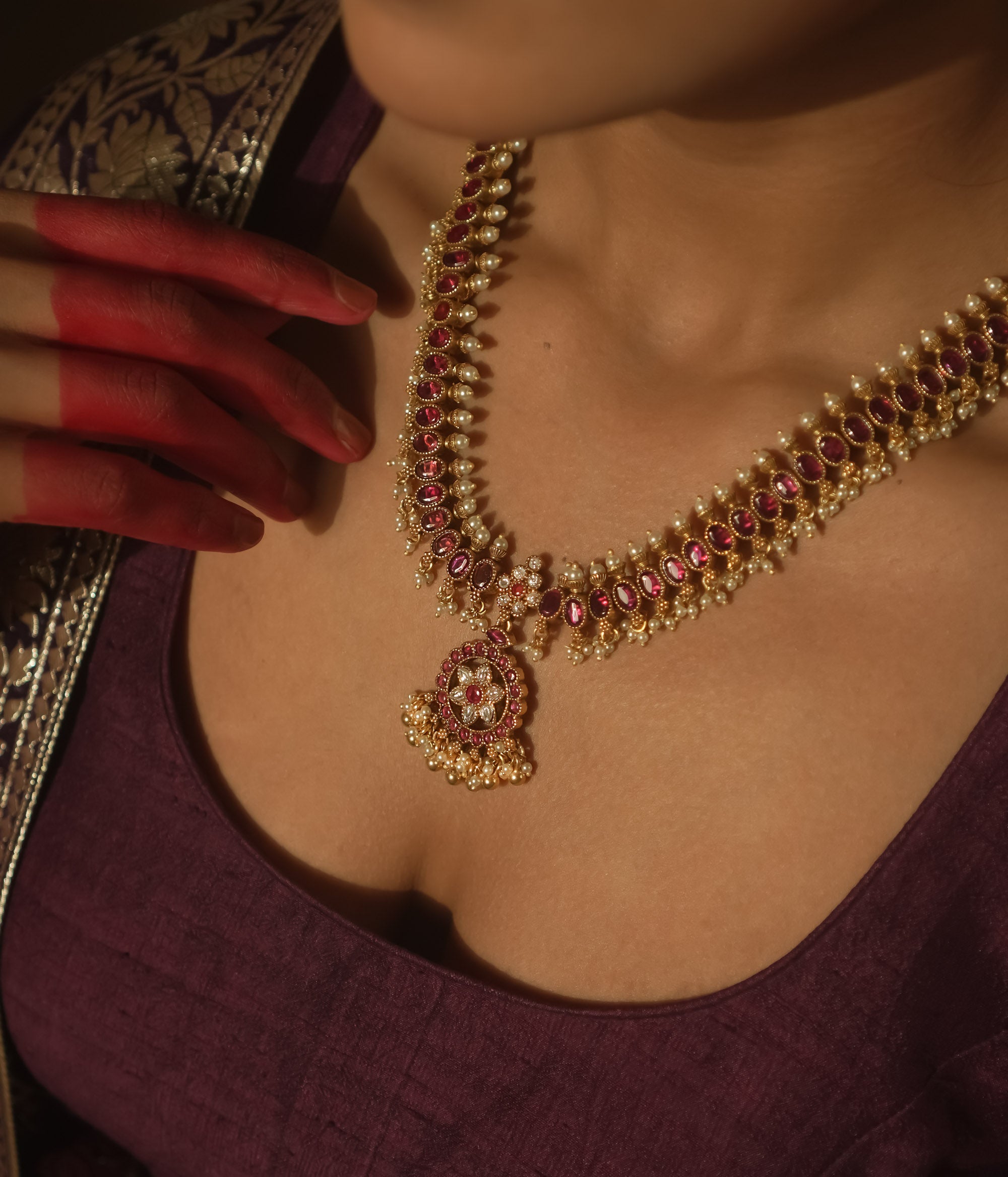 Reversible necklace with pink and emerald Kundan, with pearls.
