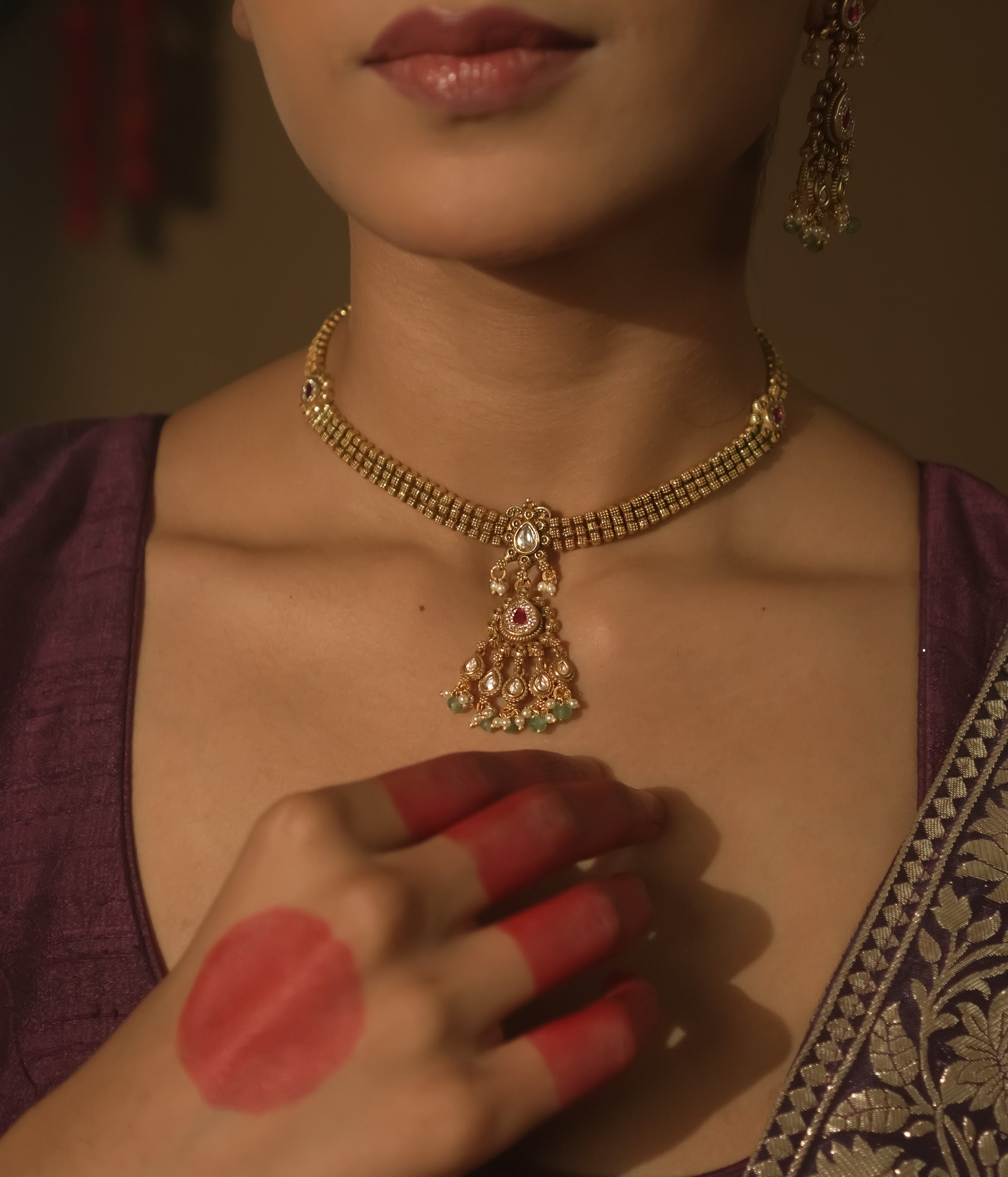 Gold-plated silver mesh necklace with a pendant with rubies, Kundan, emeralds, and pearls.