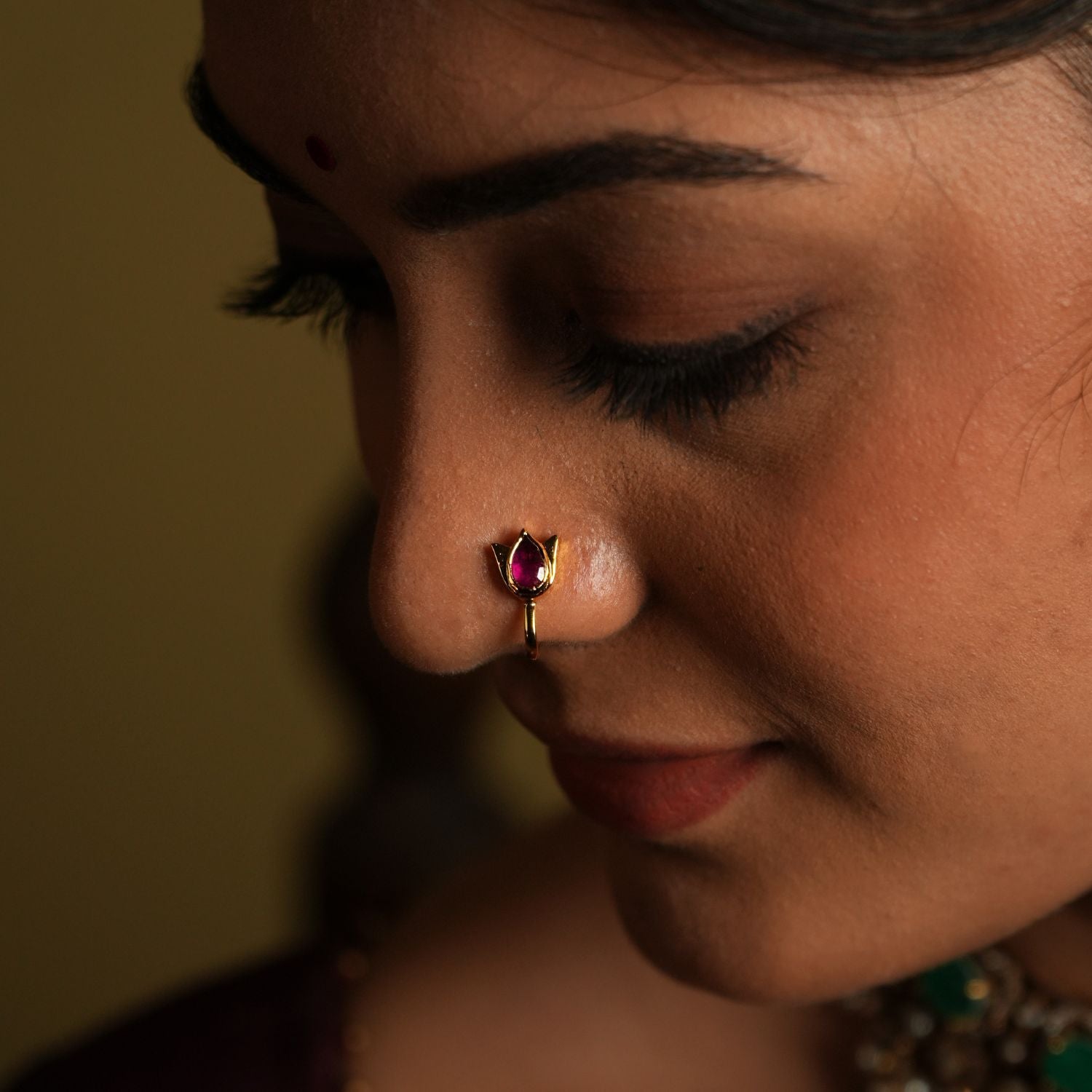 Accented with a delicate pink Kundan center, it adds a soft pop of color and radiance. Crafted from 925 silver, this nose stud offers a refined yet understated design that beautifully captures the essence of nature’s purity and beauty.