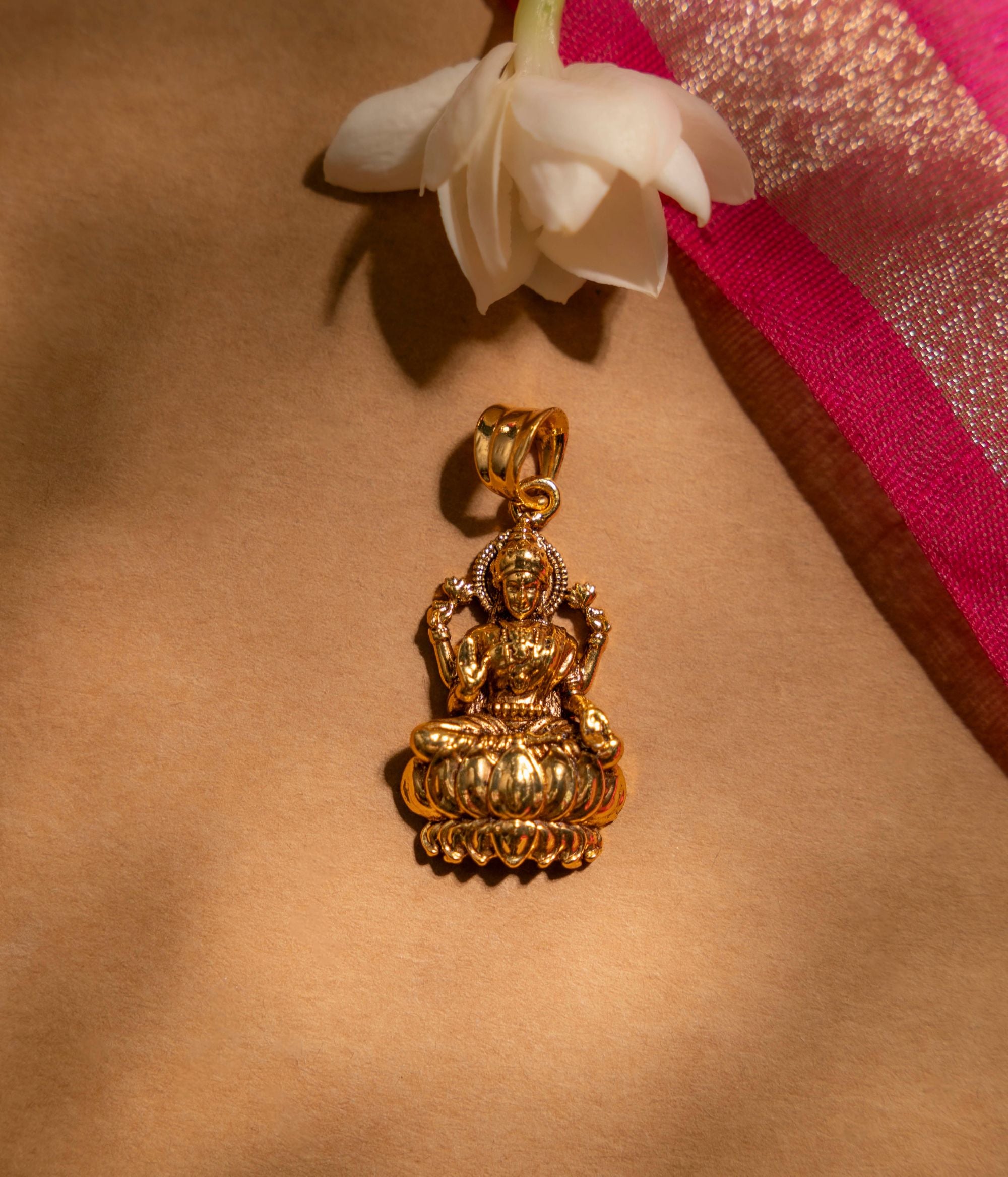 Luxury-silver-jewellery-pendant-Chennai.jpg