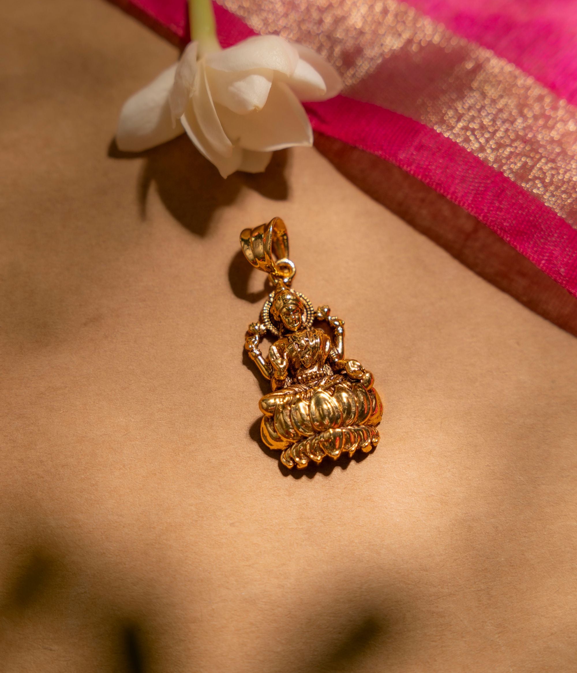 Handcrafted-silver-jewellery-pendant-Chennai.jpg