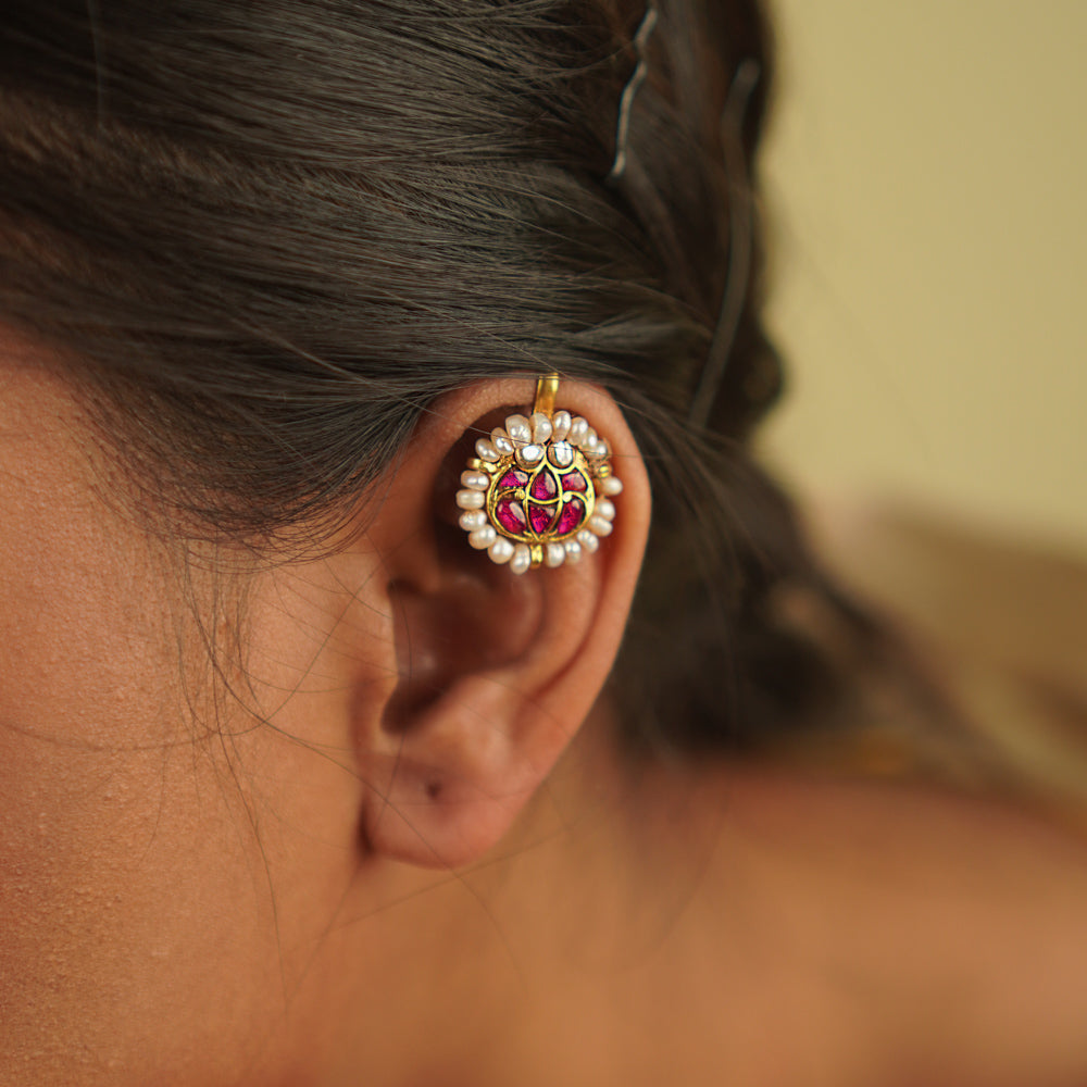 Golden radiance! Varali Bugadi: Delicate gold bars adorned with pink kundan florals and pearls, exuding timeless elegance with a modern touch.
