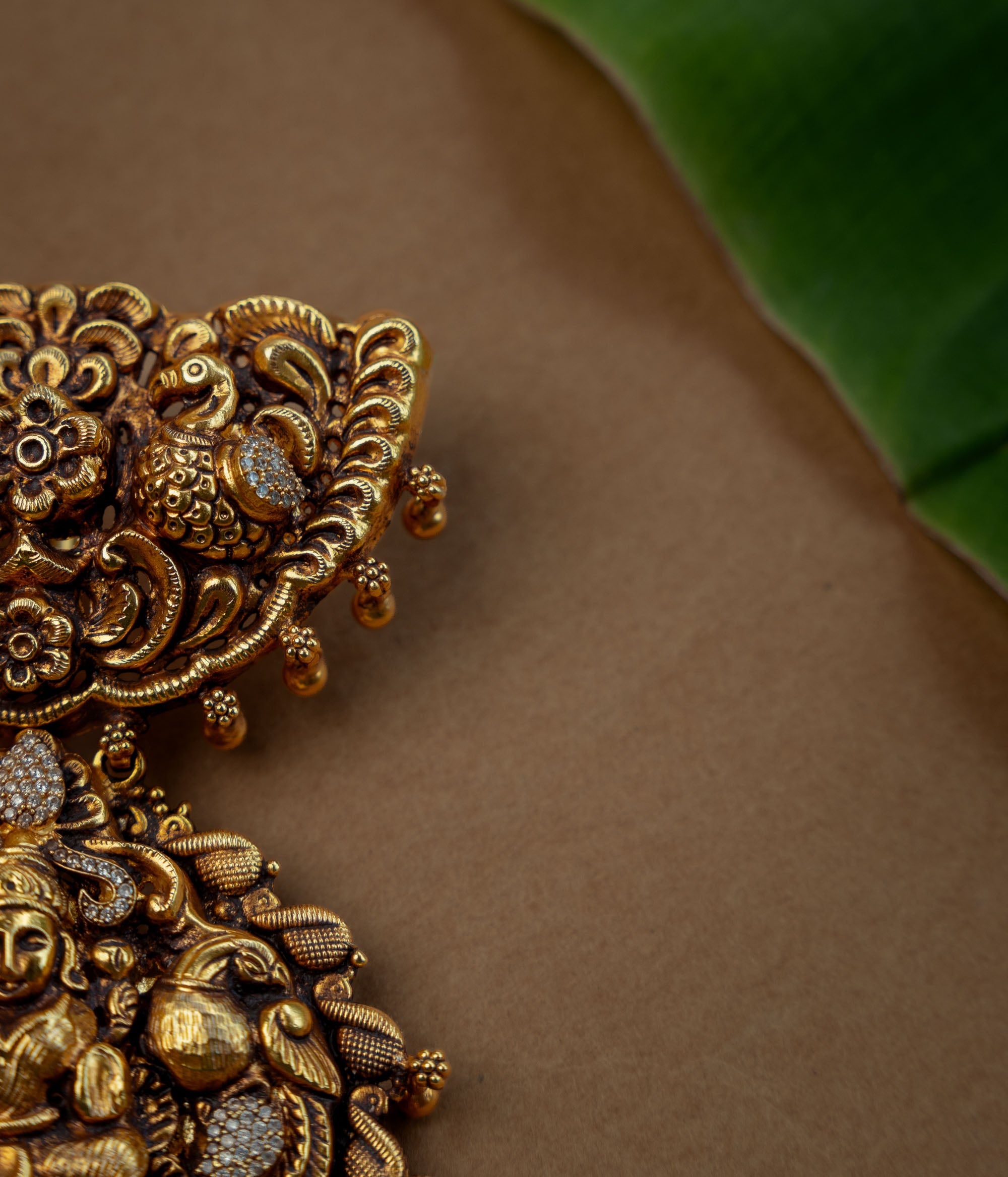 CZ stone temple pendant, glimmering circle