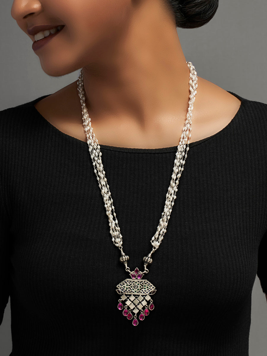 Pearls of love Necklace